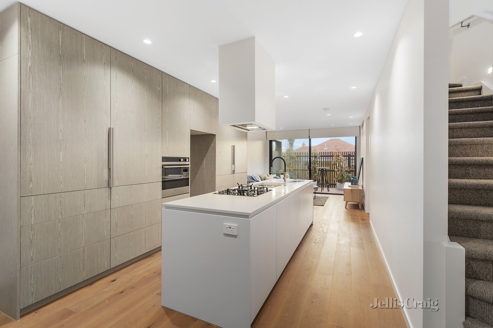 8/11 St Georges Avenue, Bentleigh East image 2