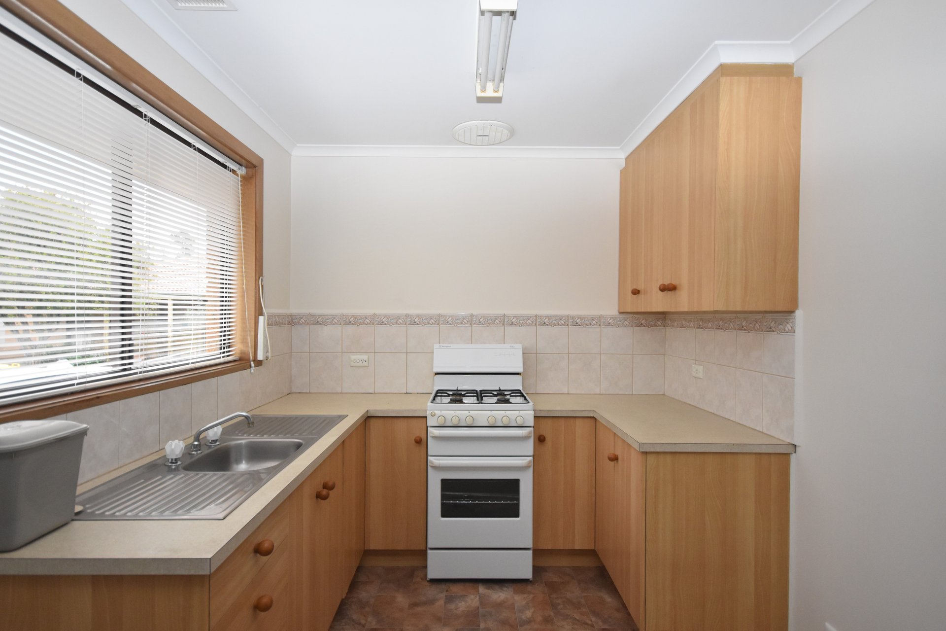 8/112 Sherlock Road, Mooroolbark image 4