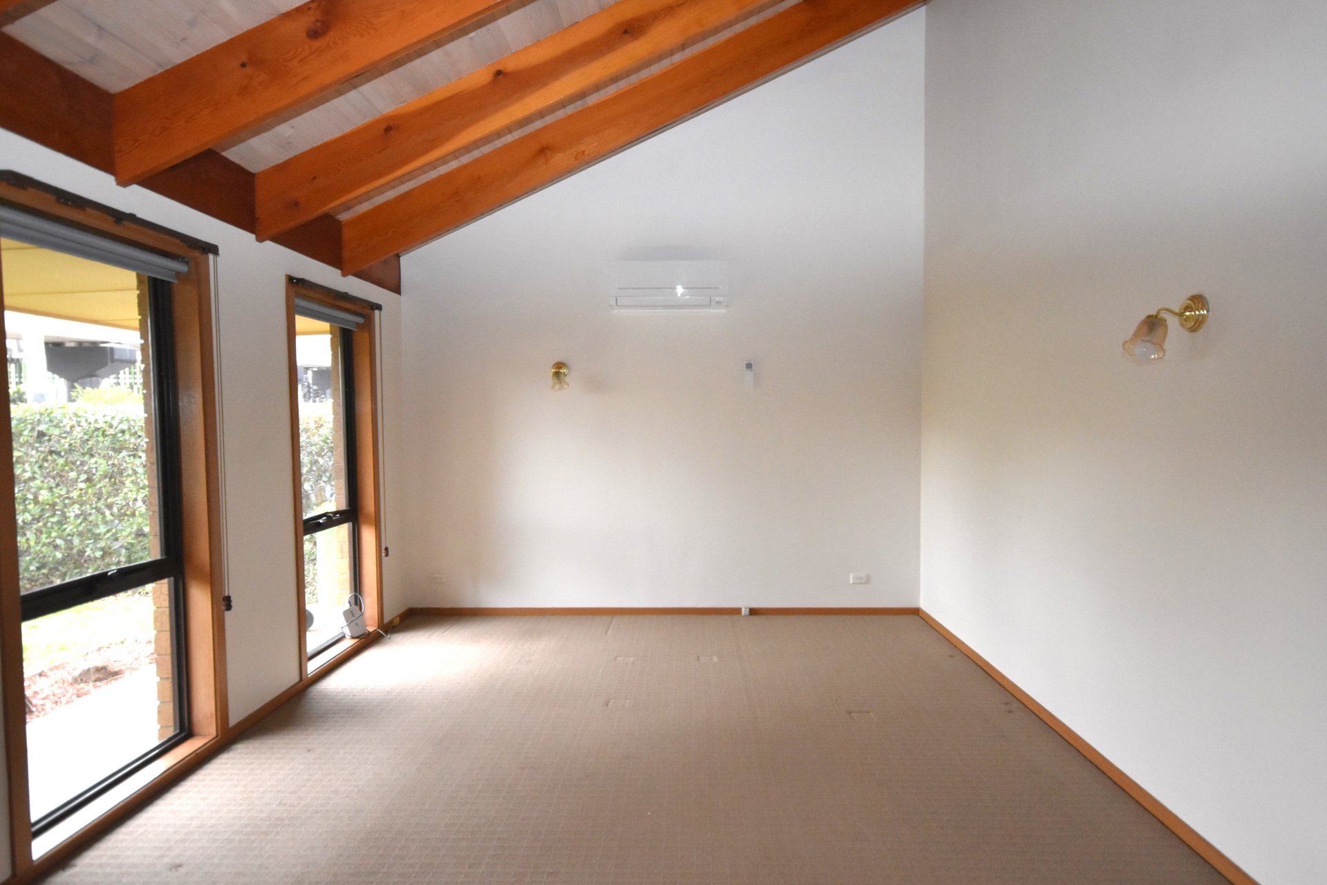 8/112 Sherlock Road, Mooroolbark image 2