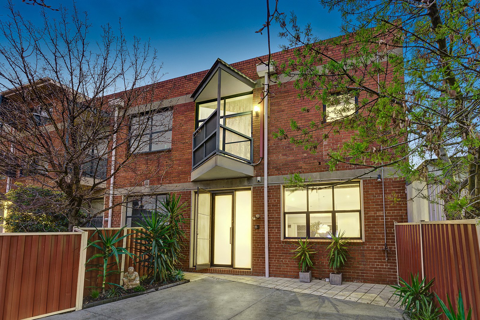 8/113 Ballarat Road, Footscray image 1