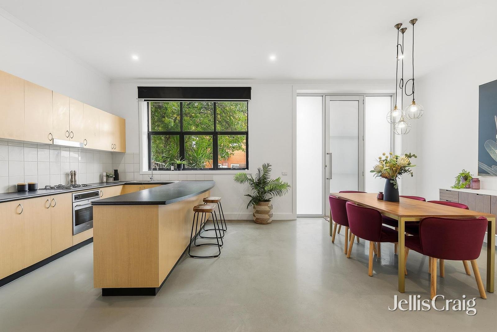 8/113 Ballarat Road, Footscray image 2