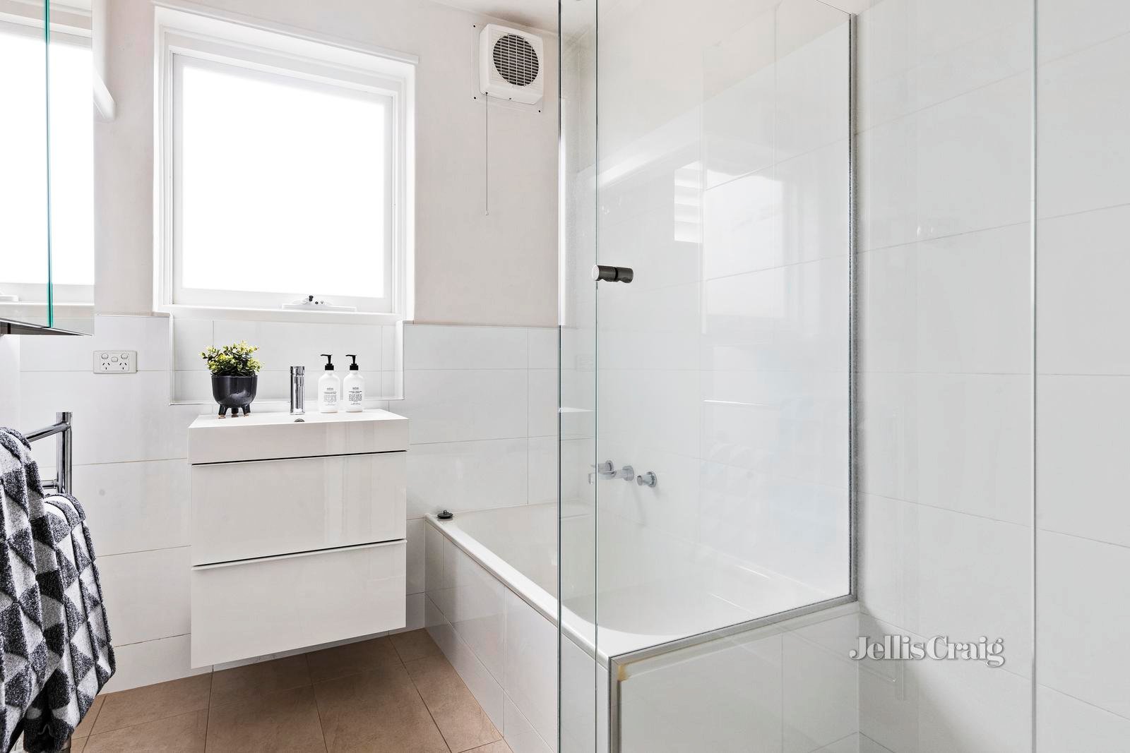 8/114 Kooyong Road, Armadale image 8