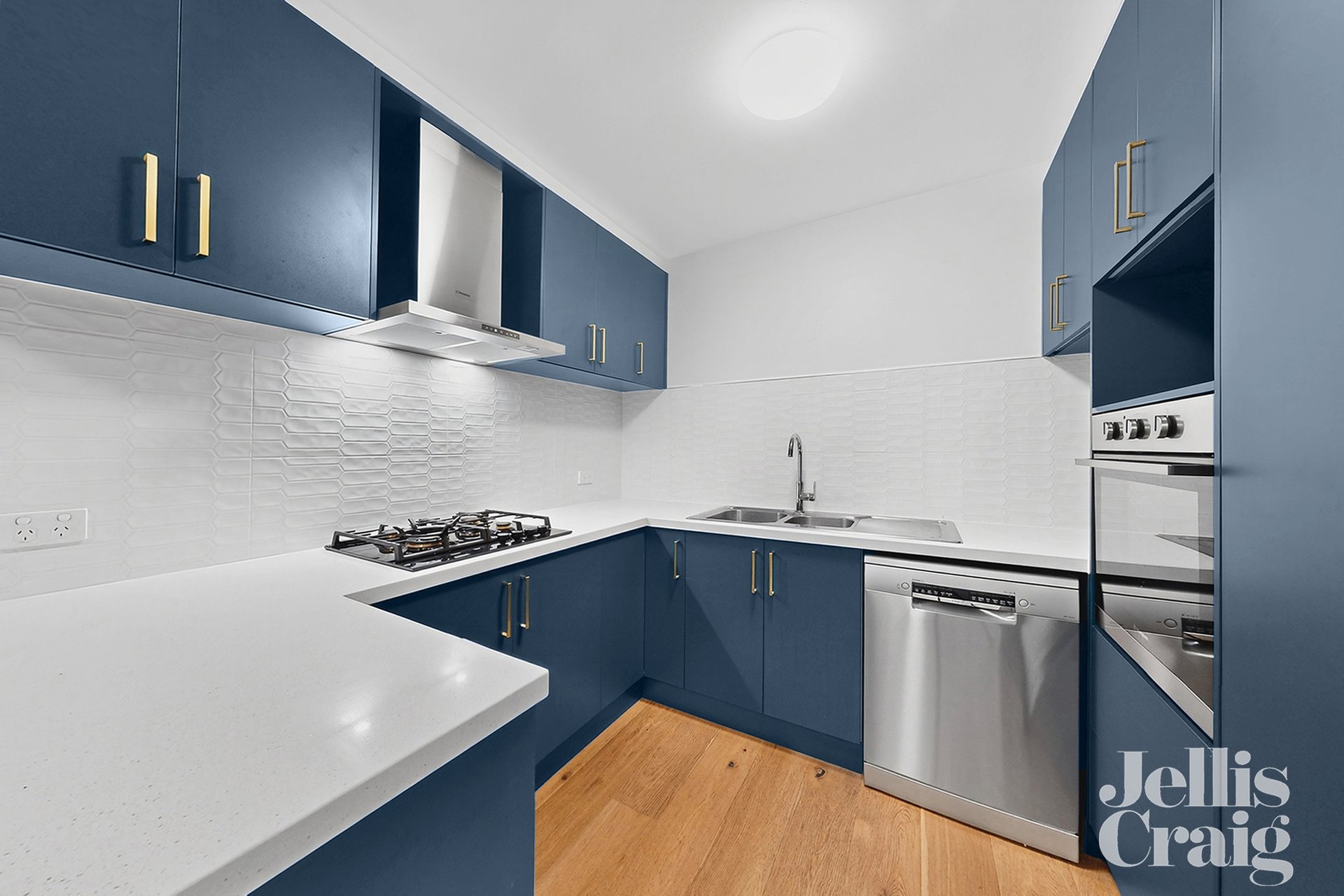 8/118 Waverley Road, Malvern East image 4