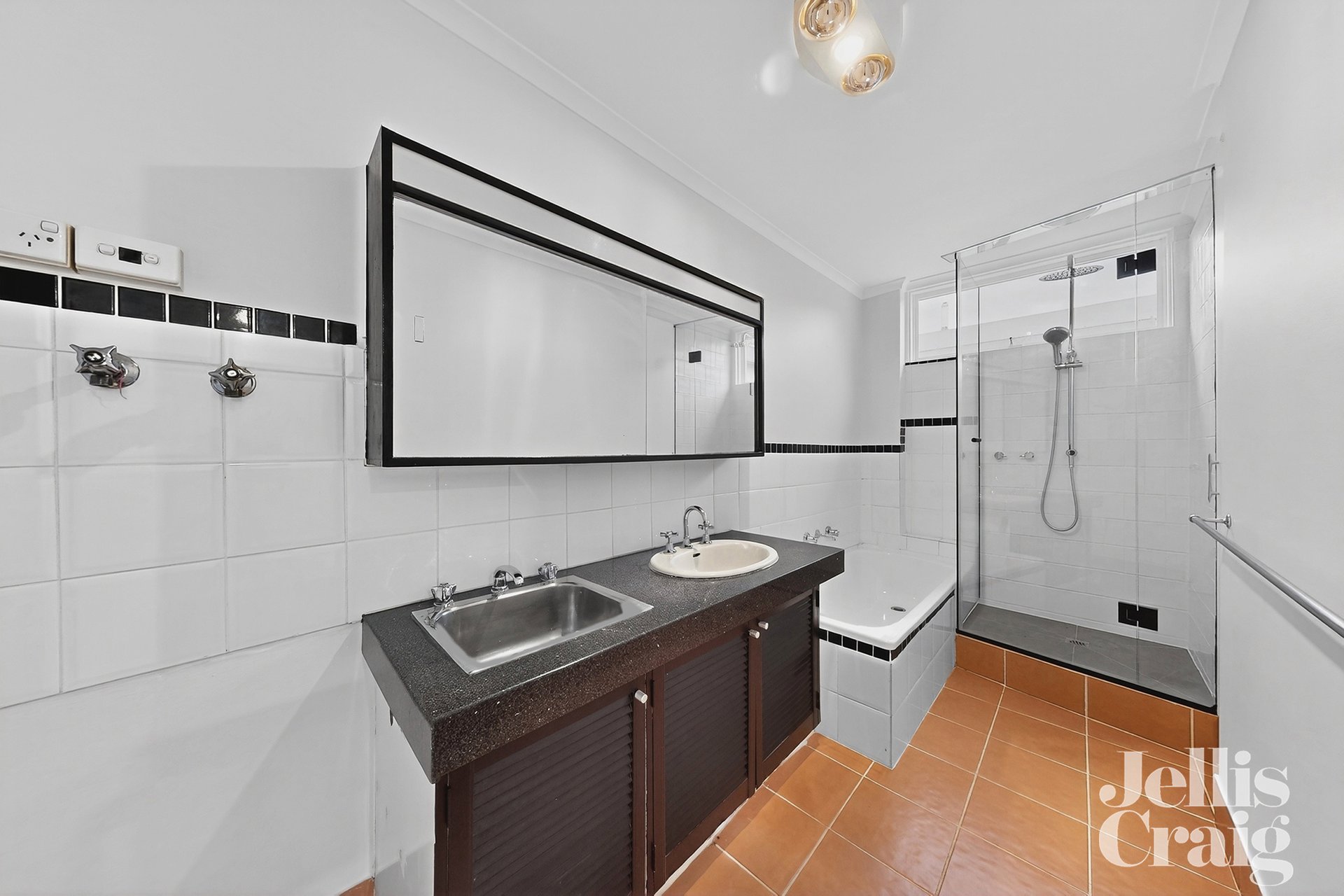 8/118 Waverley Road, Malvern East image 6