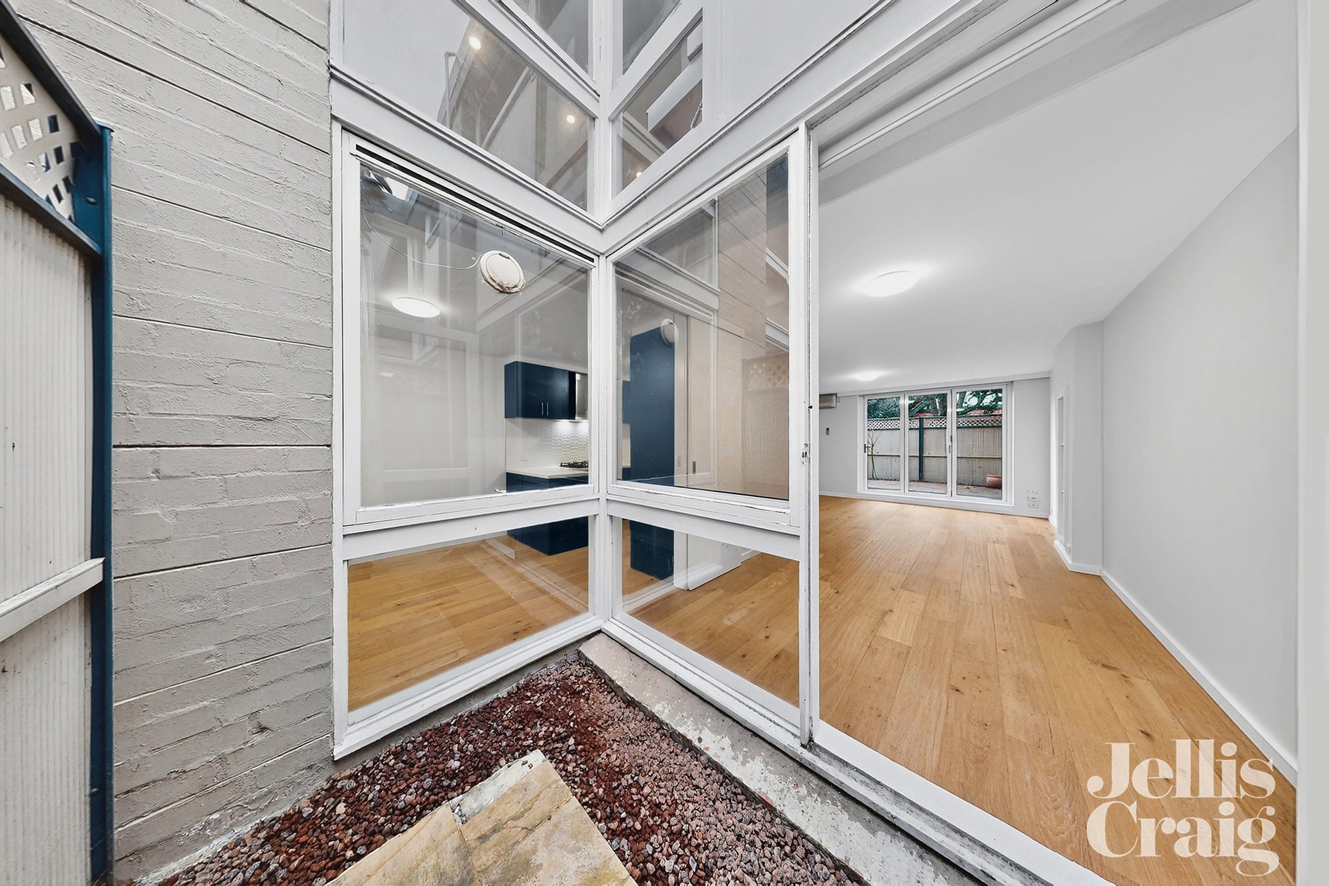 8/118 Waverley Road, Malvern East image 7