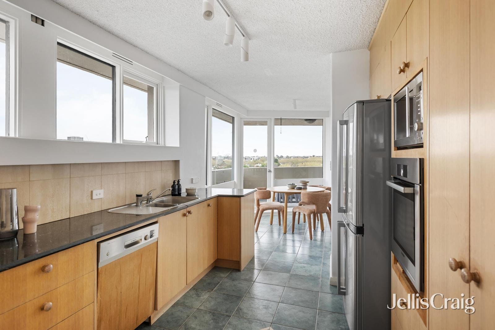 81/197 Canterbury Road, St Kilda West image 3