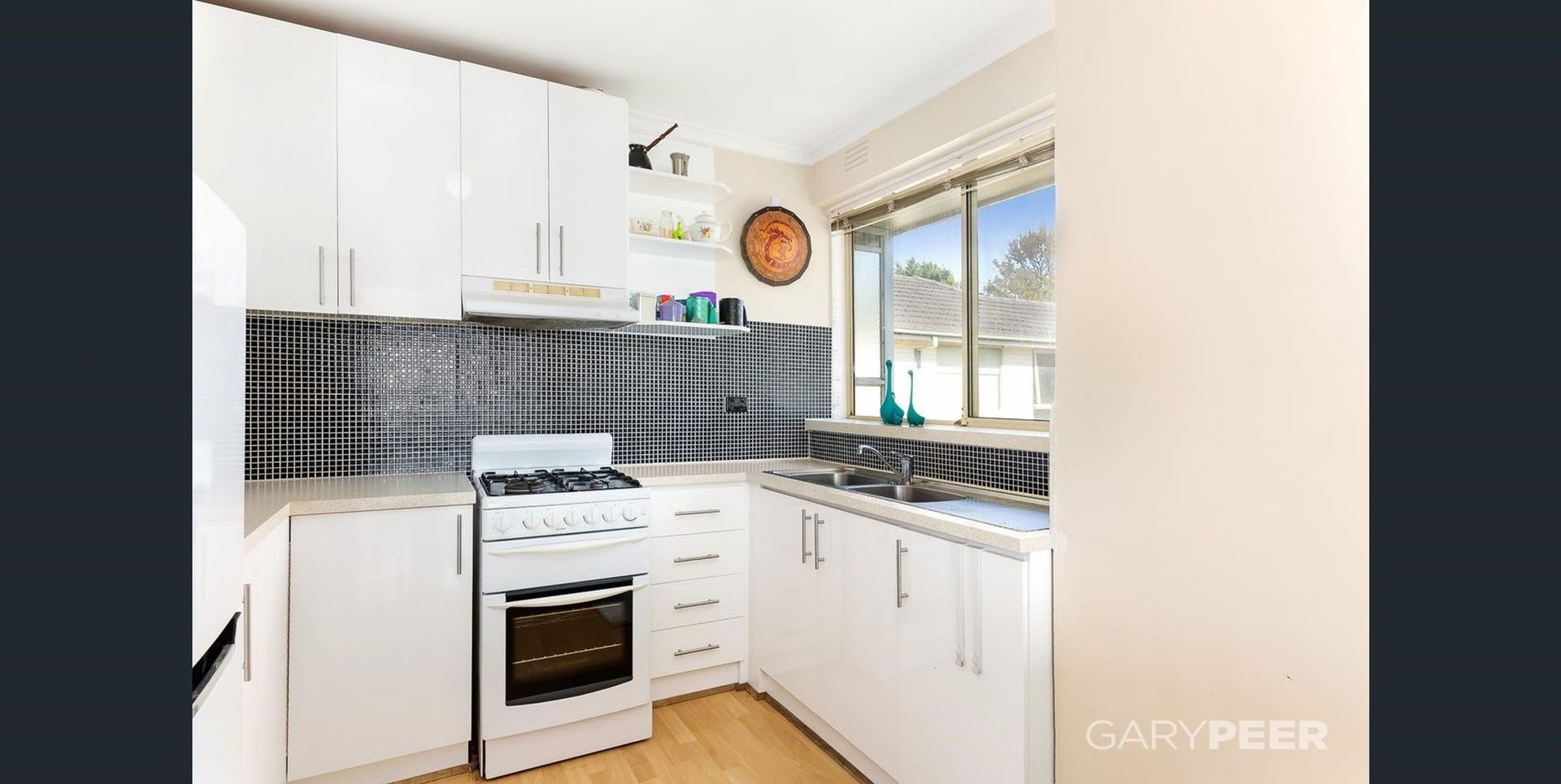 8/12 Brentwood Street, Bentleigh image 3