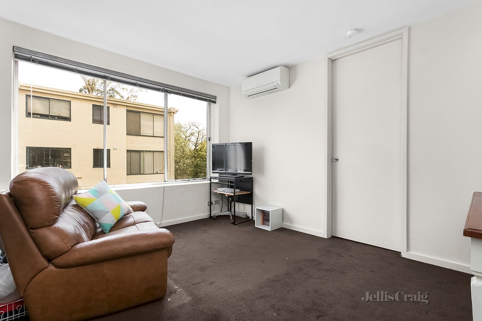 8/12 Farnham Court, Flemington image 4