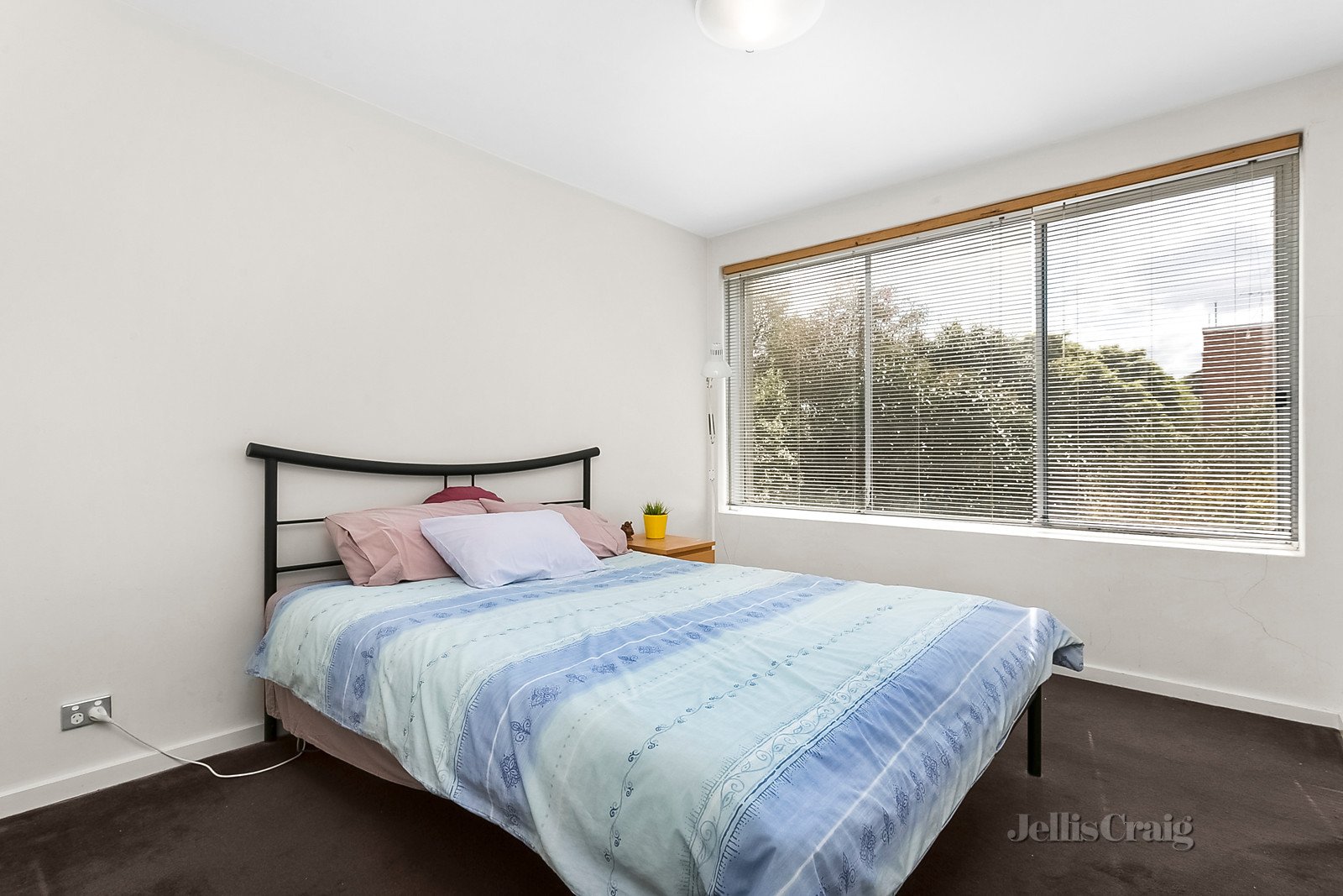 8/12 Farnham Court, Flemington image 5