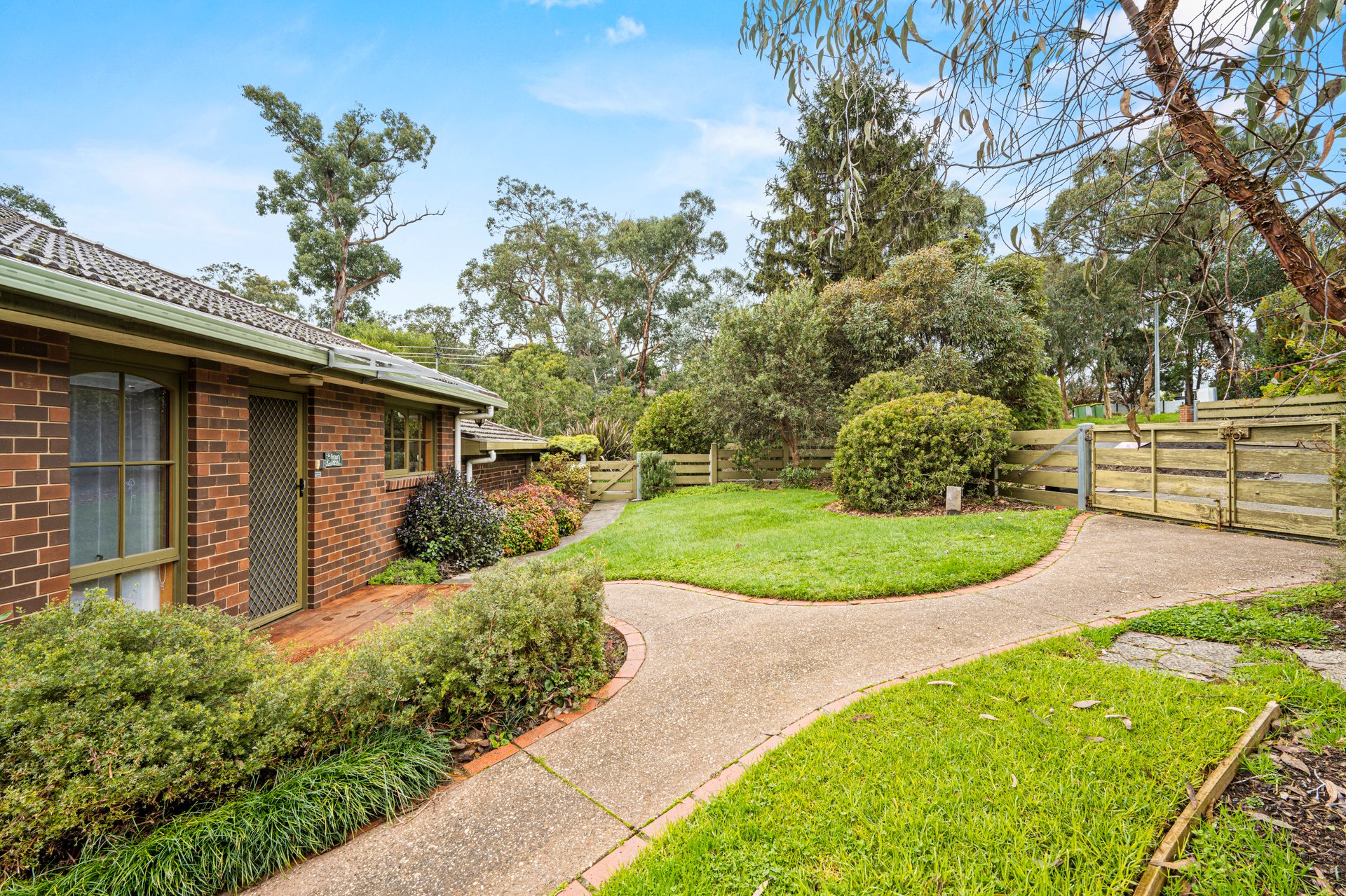 812 Mount Dandenong Road, Montrose image 2