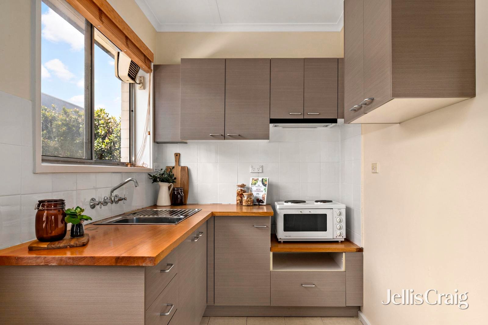 8/120 Primrose Street, Essendon image 4