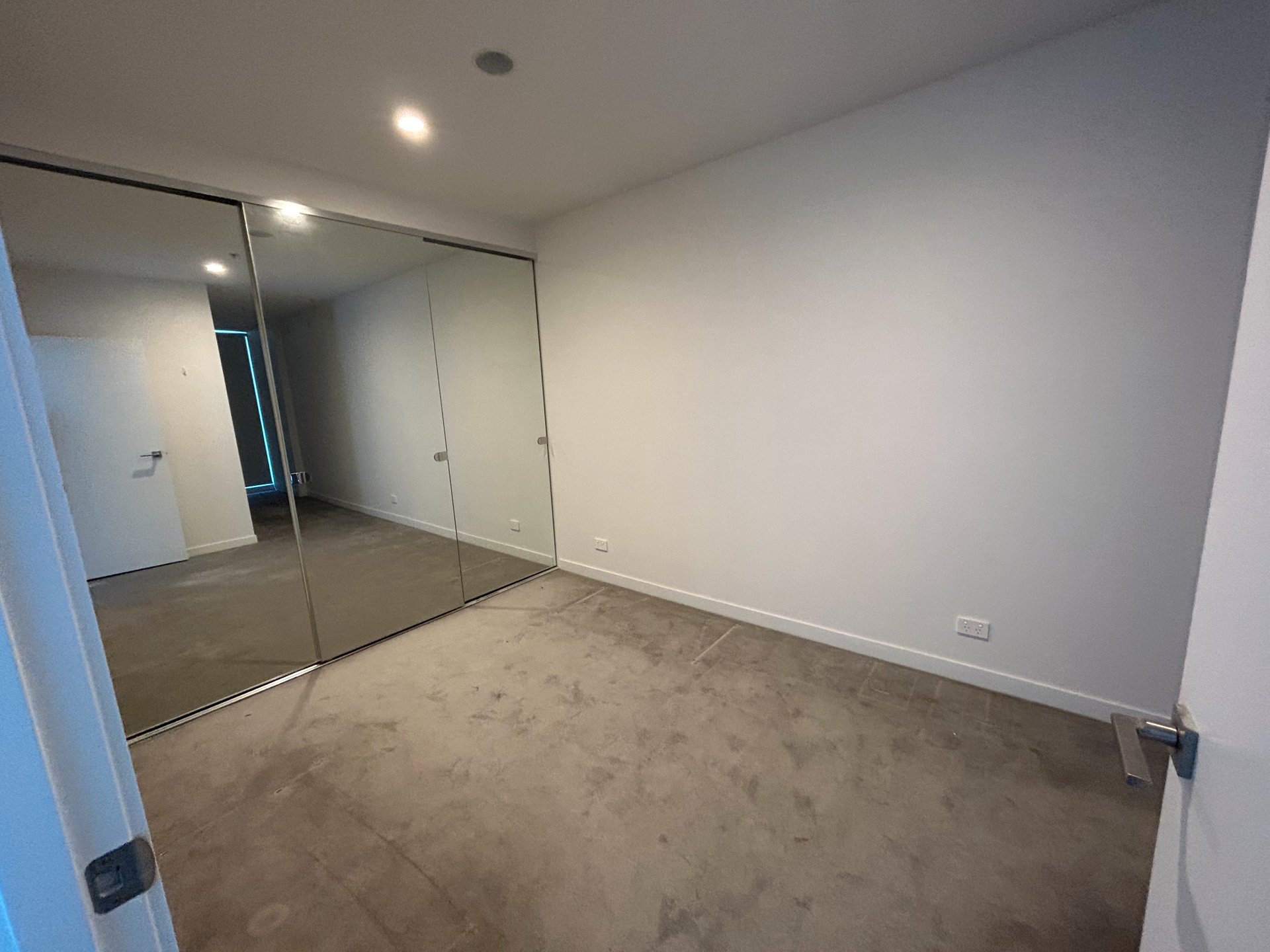 812/1 Grosvenor Street, Doncaster image 6