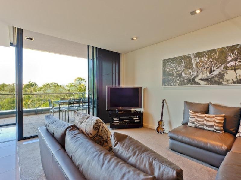 812/250 St Kilda Road, Southbank image 2