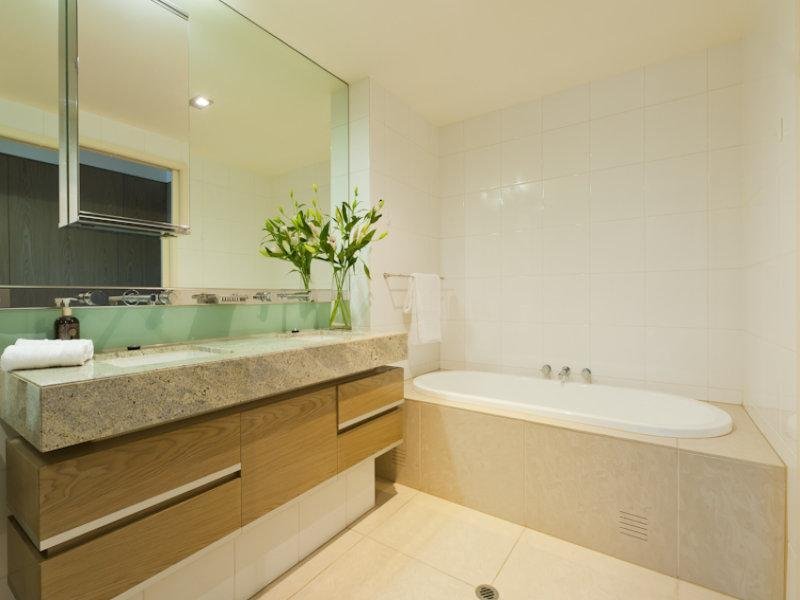 812/250 St Kilda Road, Southbank image 6