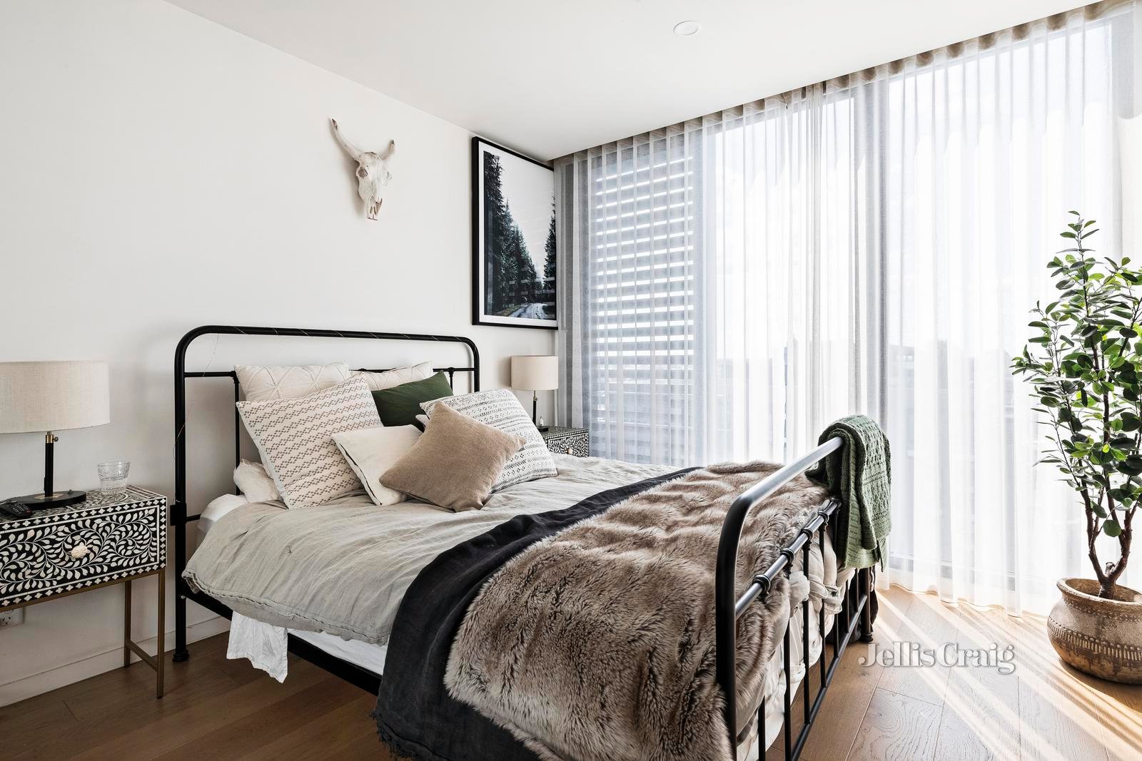 812/8 Lygon Street, Brunswick East image 4