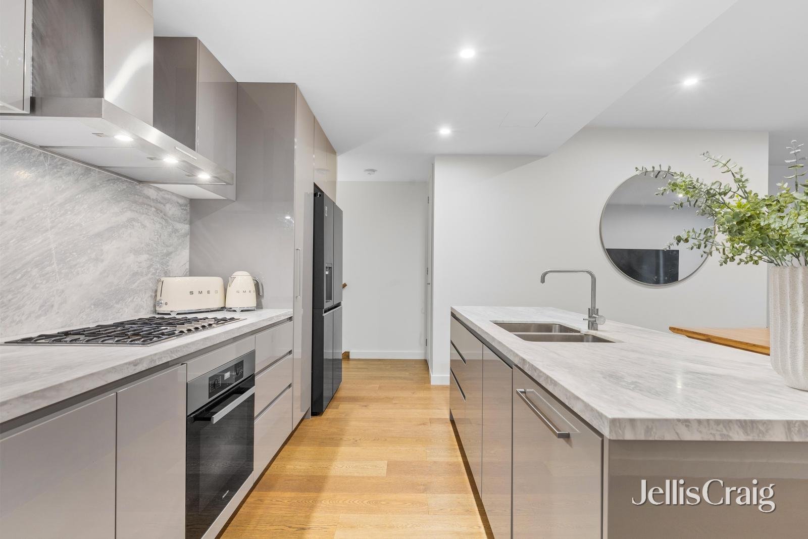 8/1289 Burke Road, Kew image 3