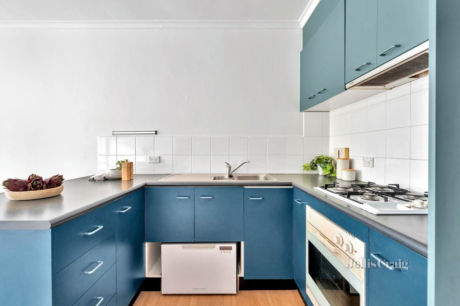 8/13 Alexander Street, Collingwood image 4