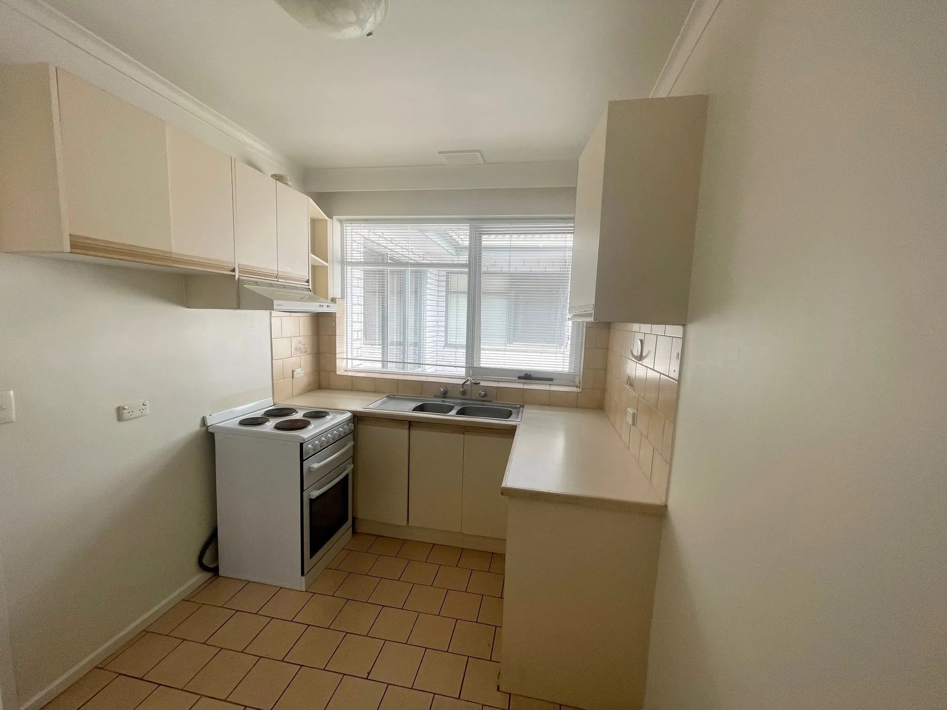 8/13 Clapperton Street, Bentleigh image 3