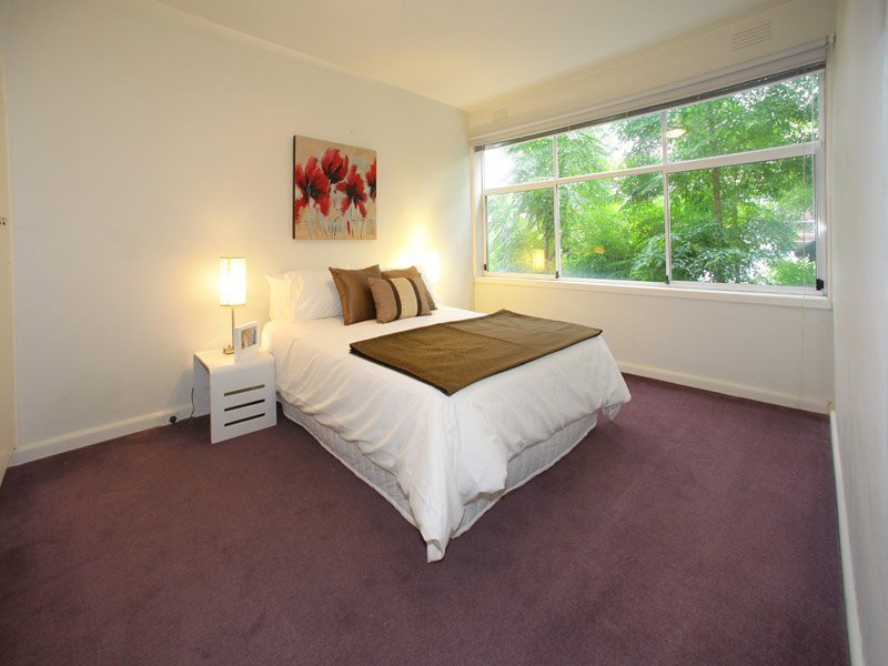 8/130 Glenhuntly Road, Elwood image 2