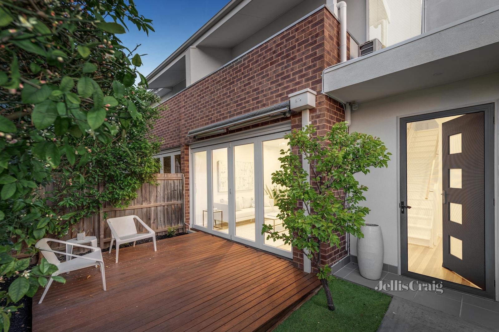 8/131 Charman Road, Beaumaris image 12