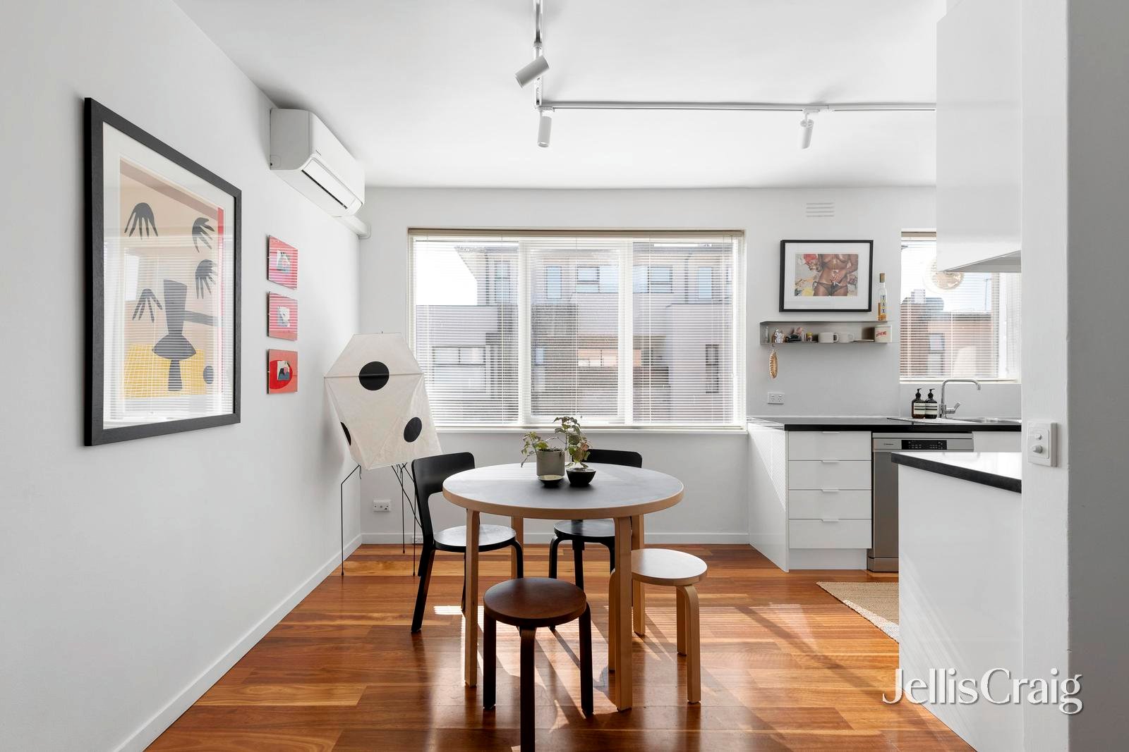 8/136 Yarra Street, Abbotsford image 2