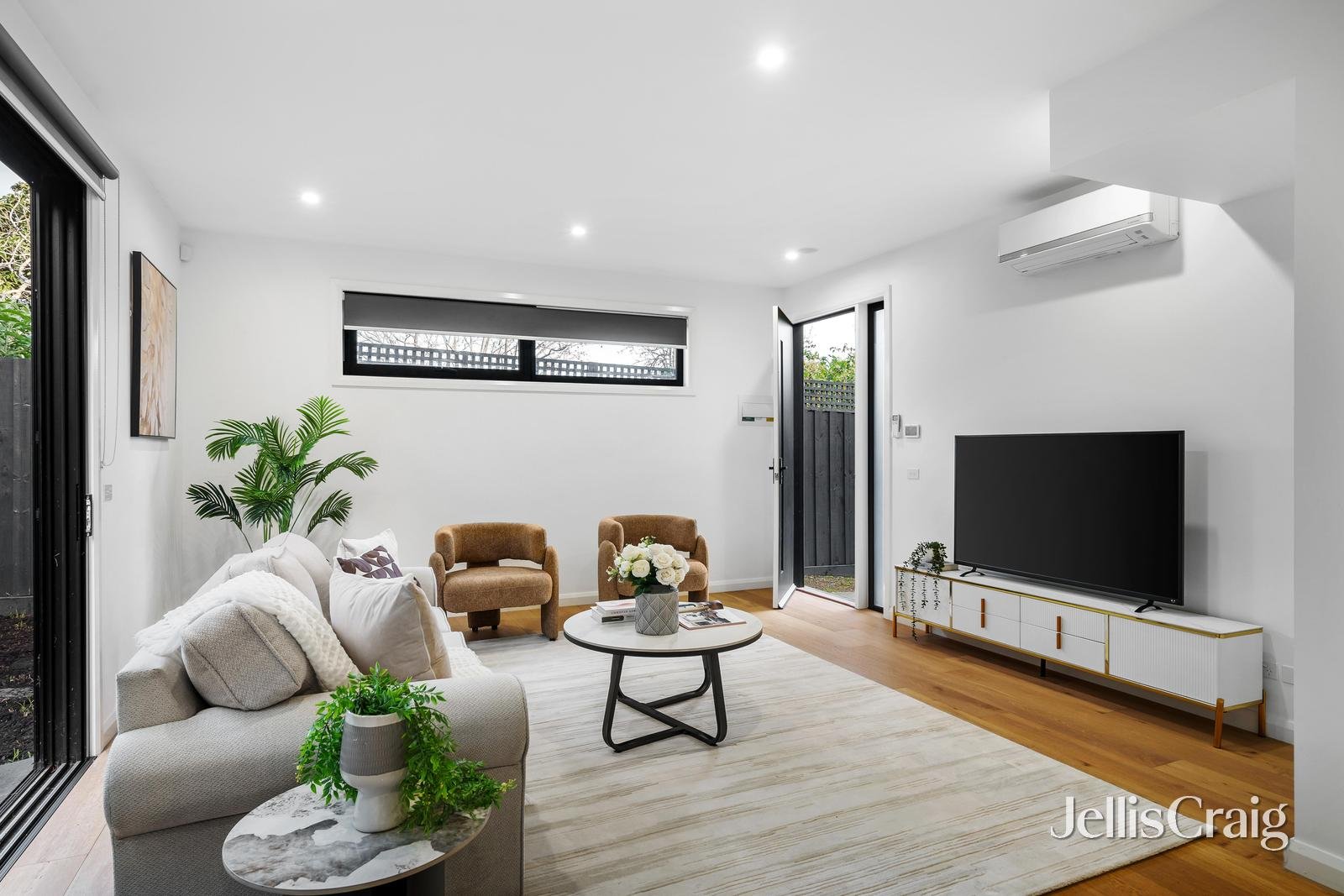 8/14 Frederick Street, Doncaster image 2
