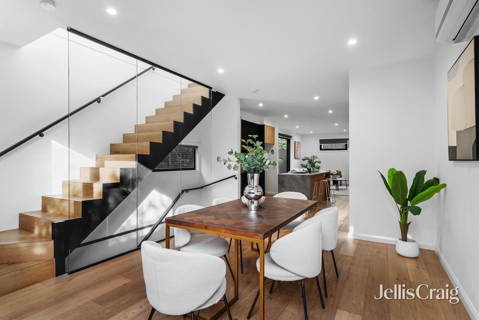 8/14 Frederick Street, Doncaster image 3
