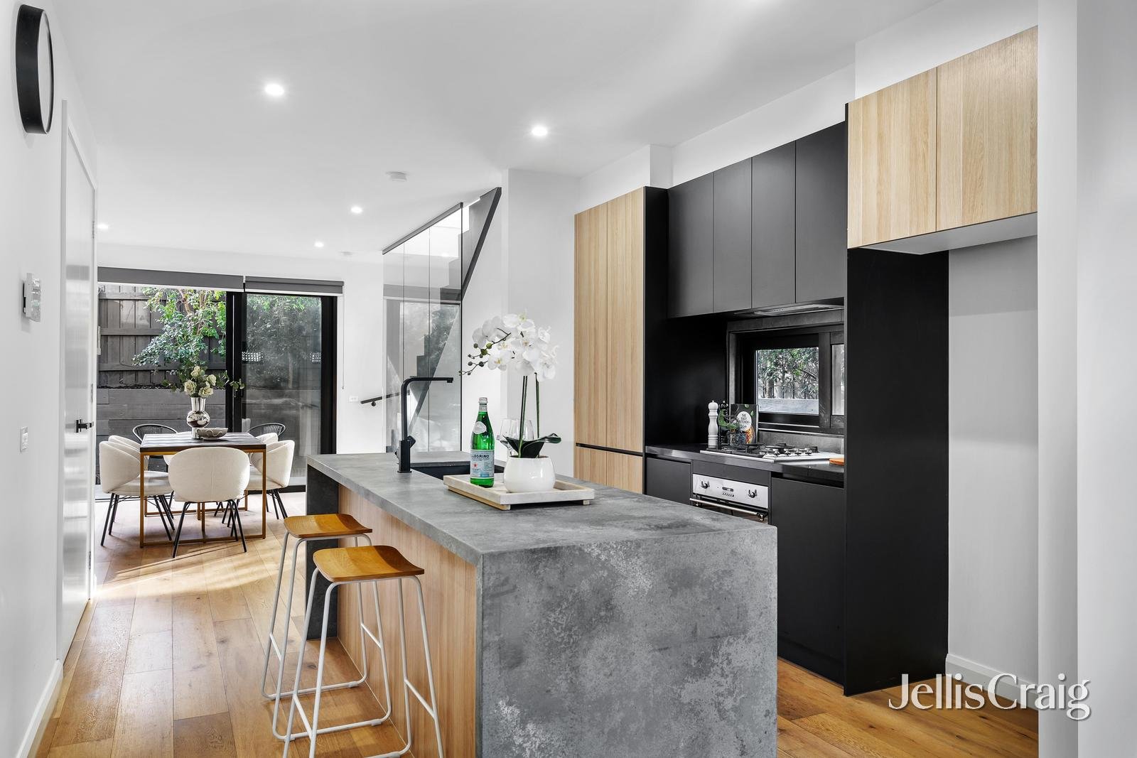 8/14 Frederick Street, Doncaster image 4