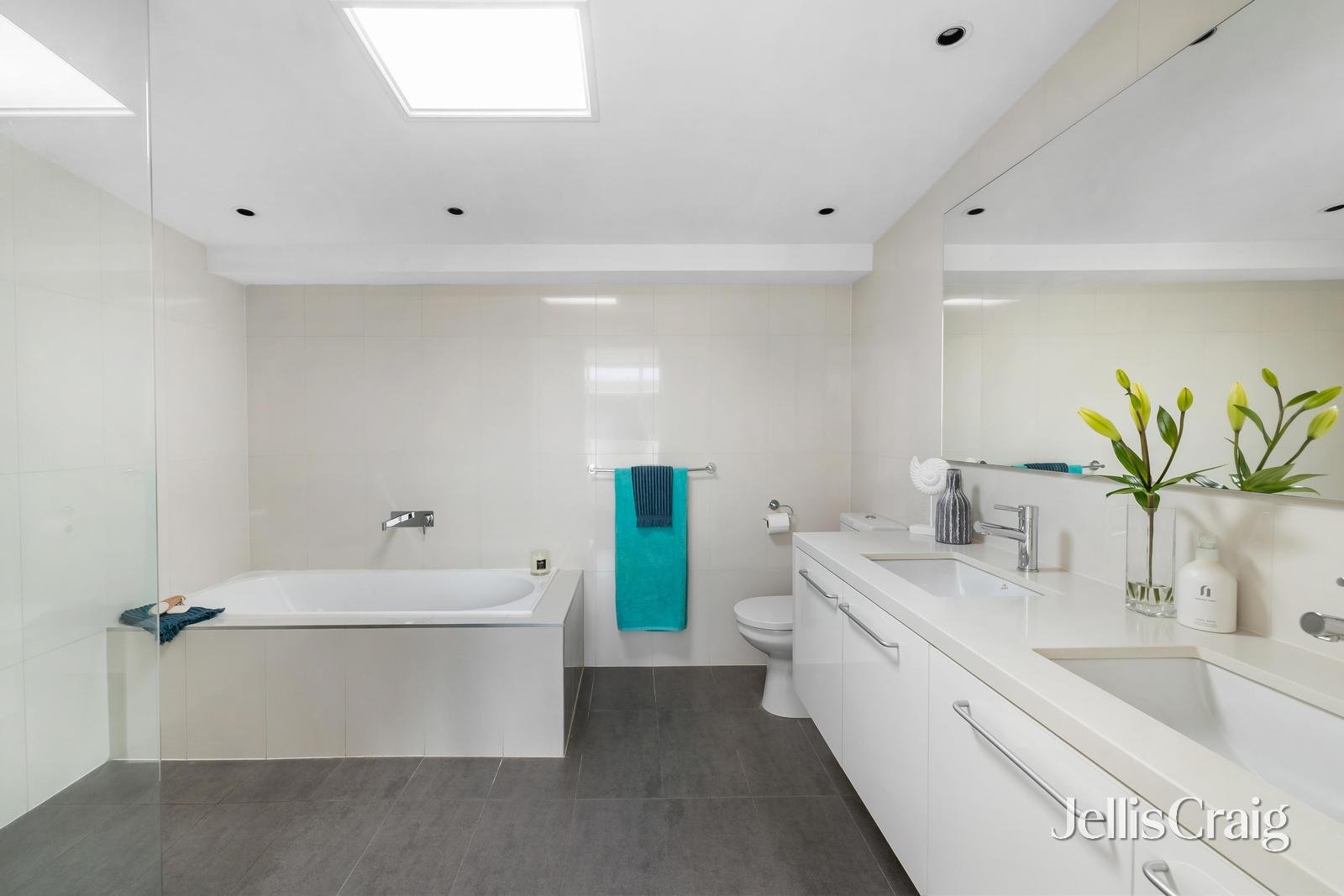 8/14 Lillimur Road, Ormond image 11
