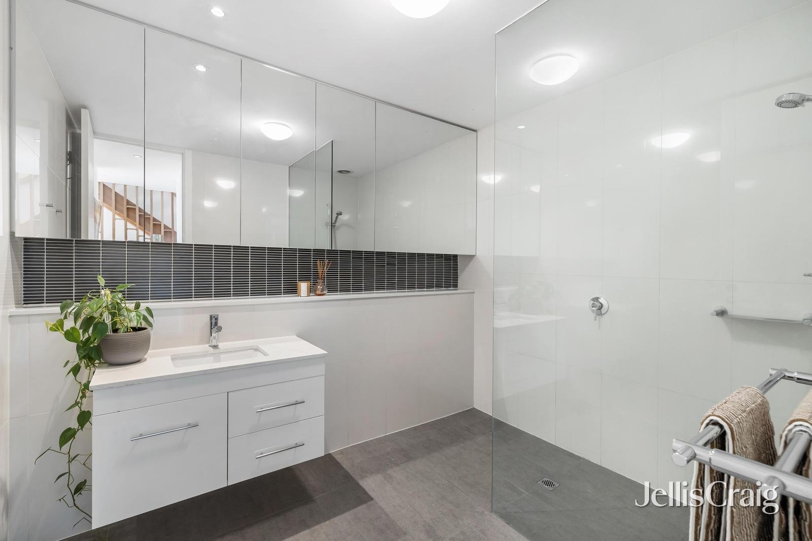 8/14 Lillimur Road, Ormond image 12