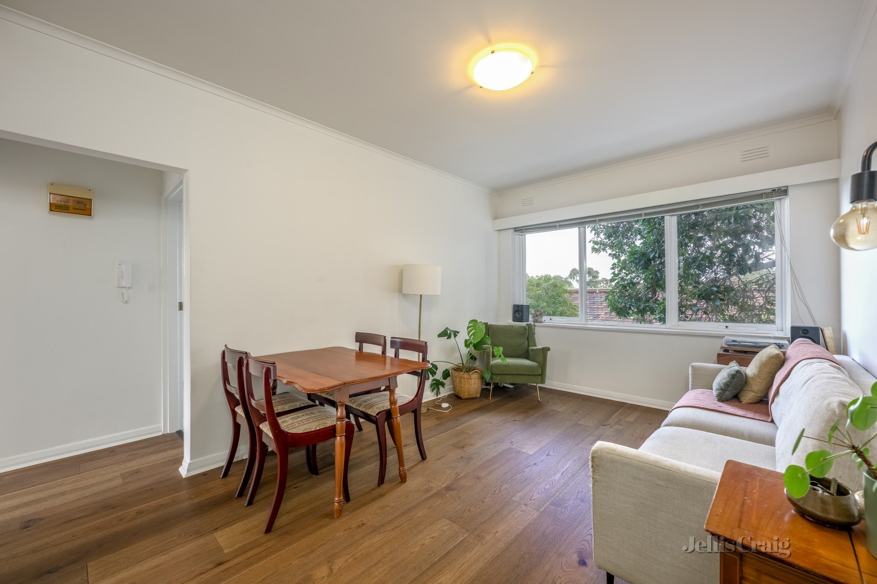 8/14 Smith Street, Thornbury image 2