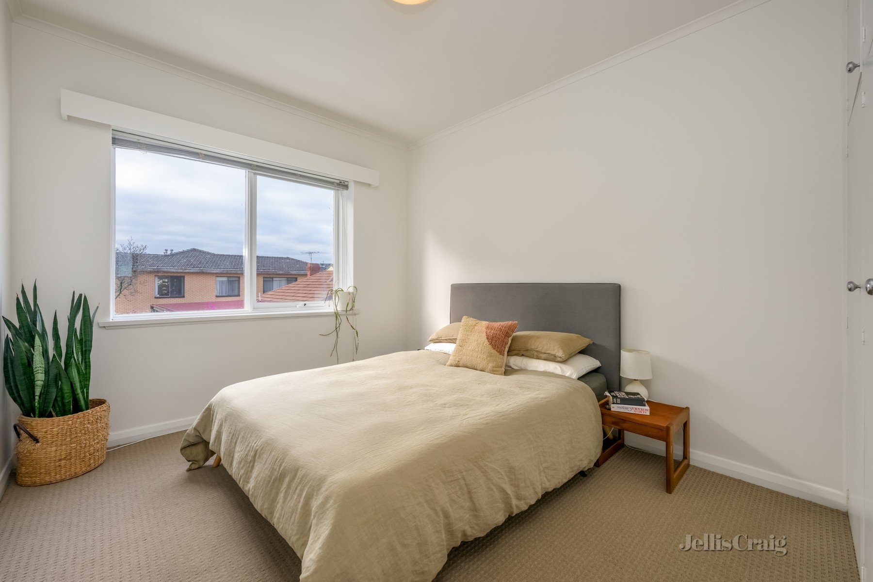 8/14 Smith Street, Thornbury image 5