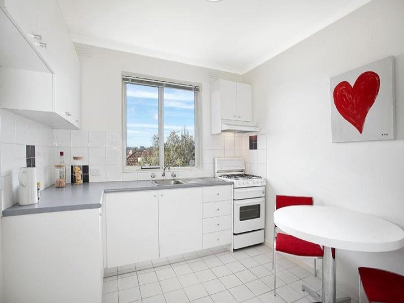 8/141 Riversdale Road, Hawthorn image 3