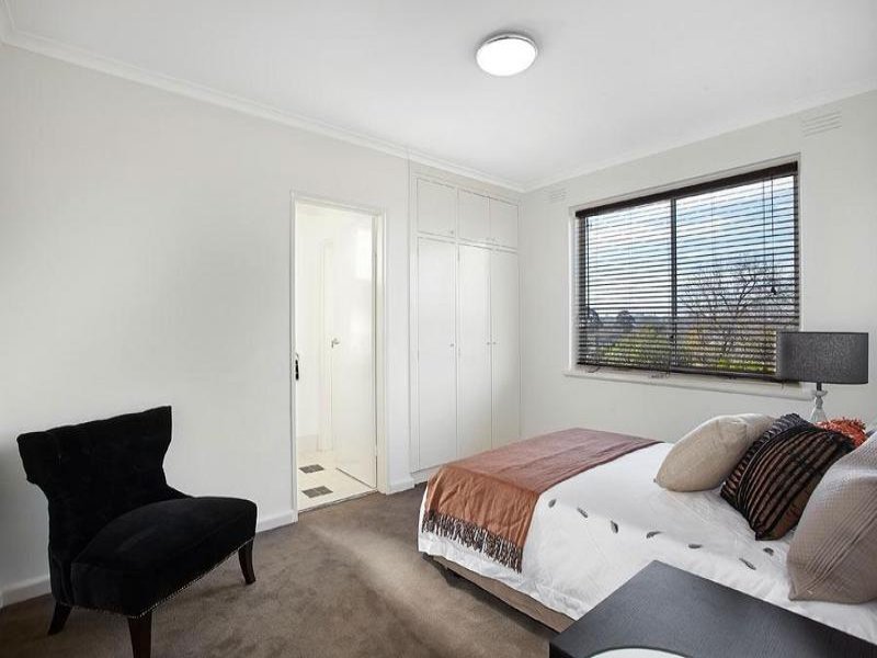 8/141 Riversdale Road, Hawthorn image 5