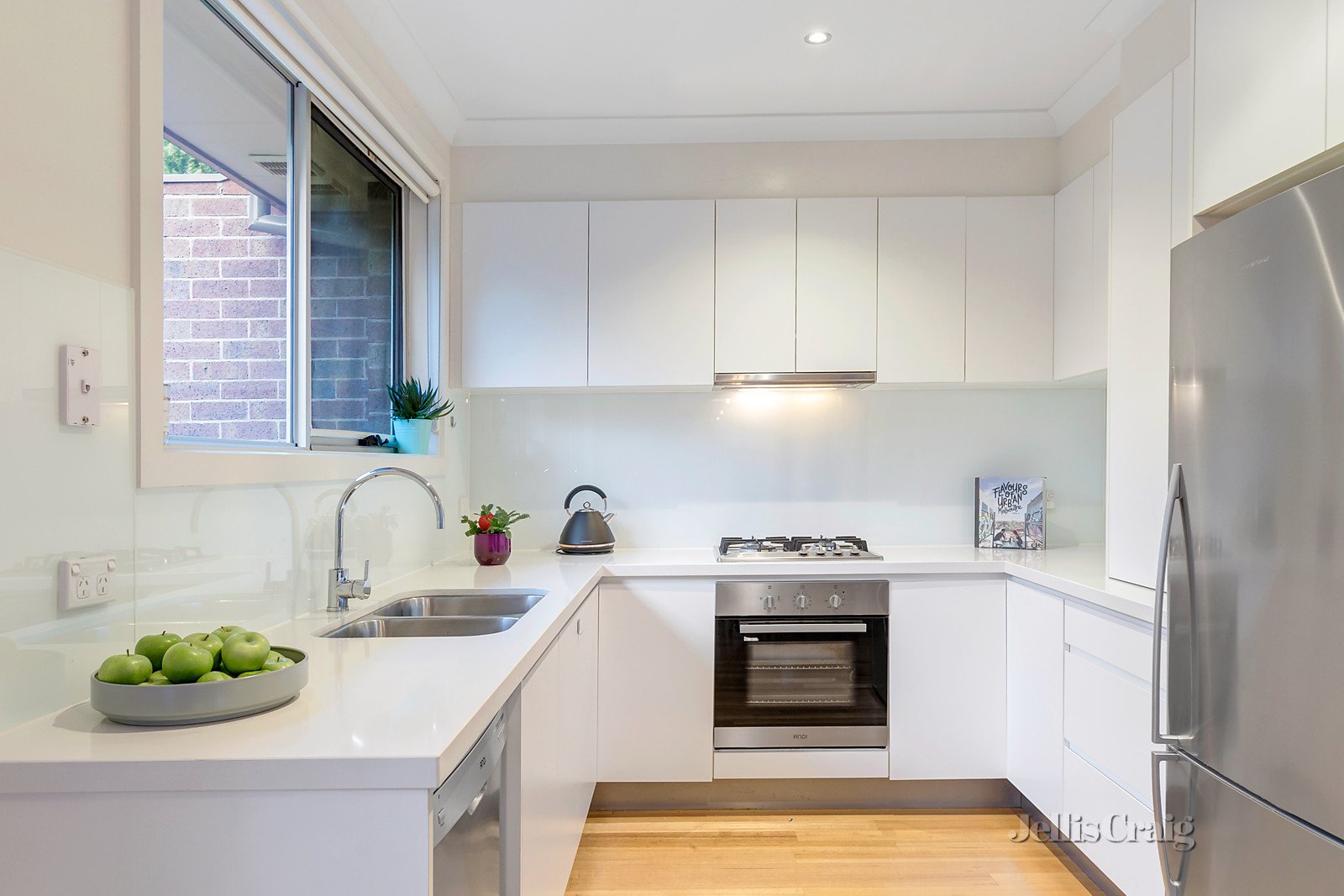 8/147 Waiora Road, Heidelberg Heights image 3