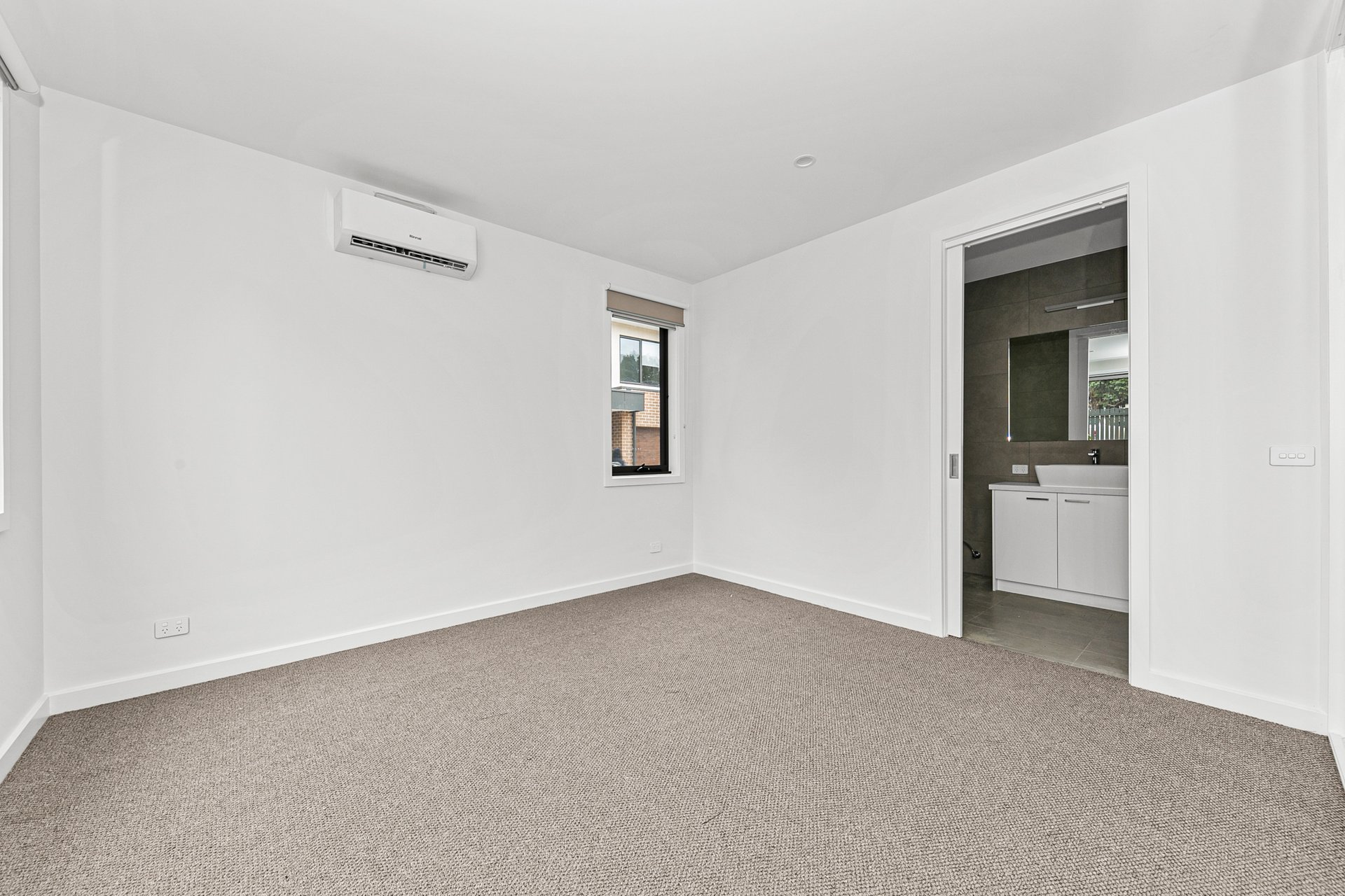 8/147 Woodhouse Grove, Box Hill North image 4