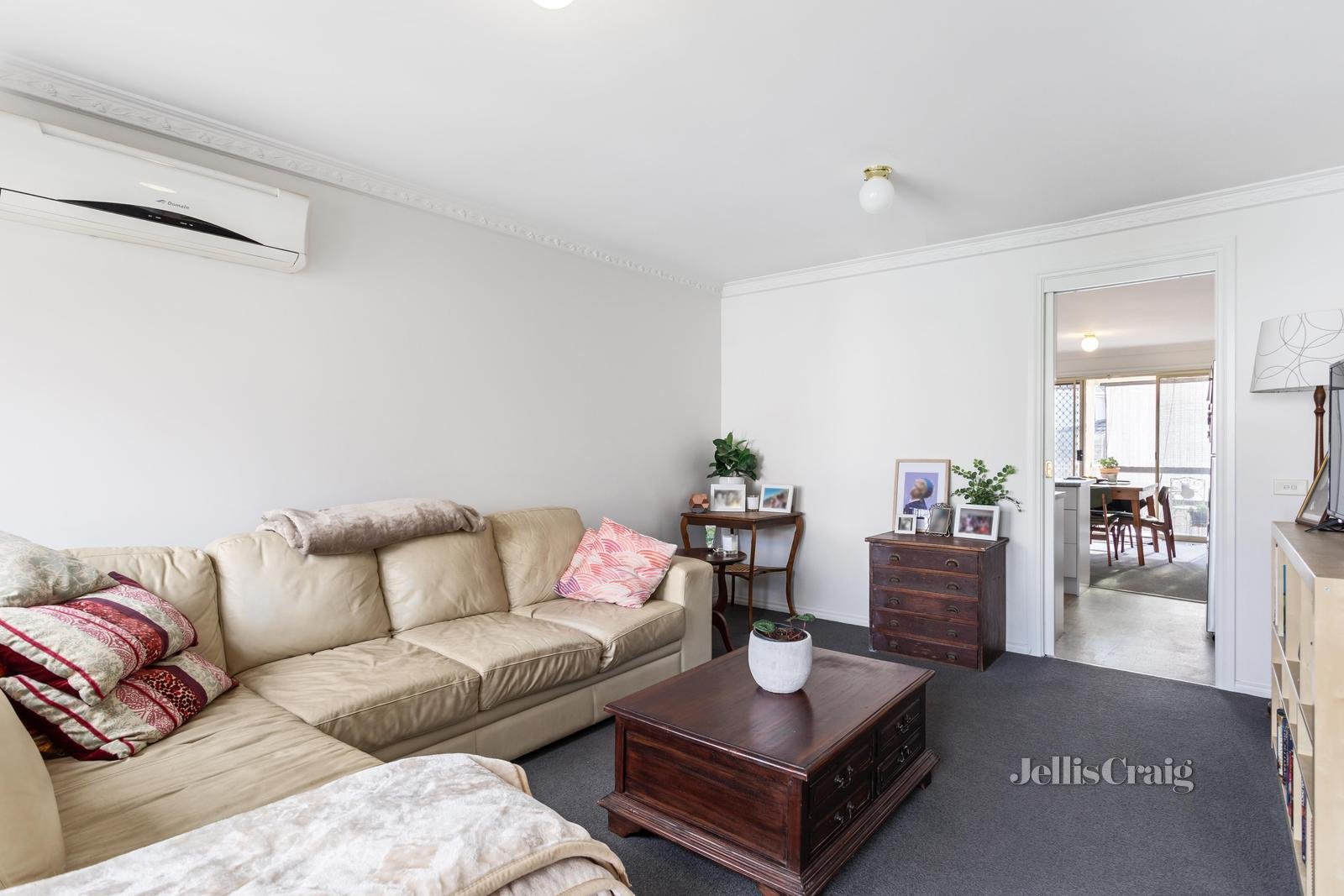 8/15 Cambridge Road, Mooroolbark image 3