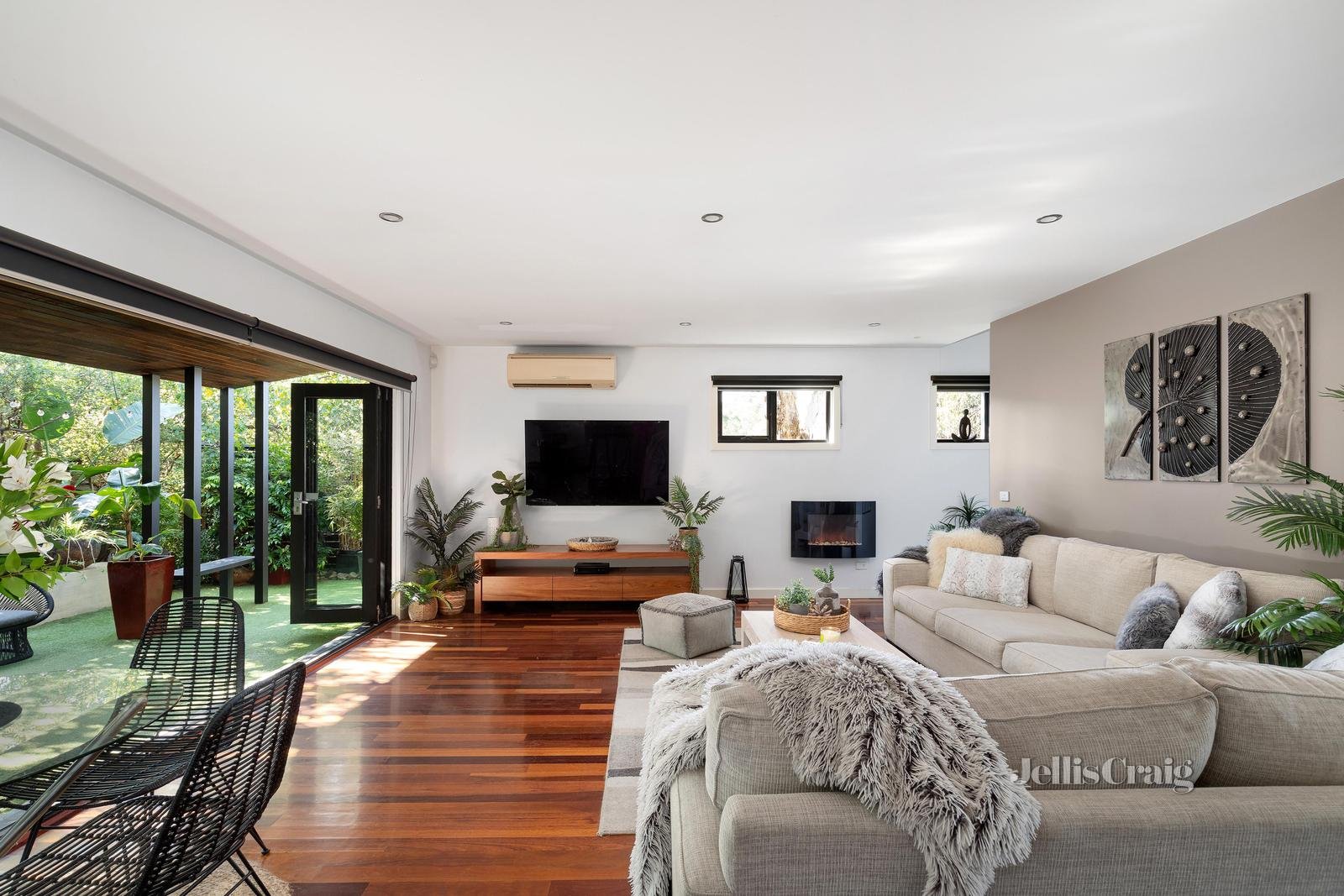 8/15 Karingal Drive, Montmorency image 3