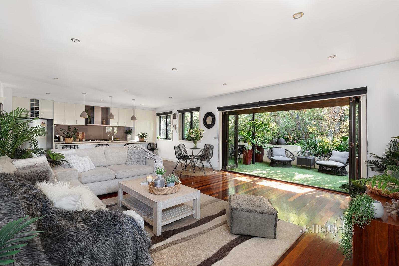 8/15 Karingal Drive, Montmorency image 5