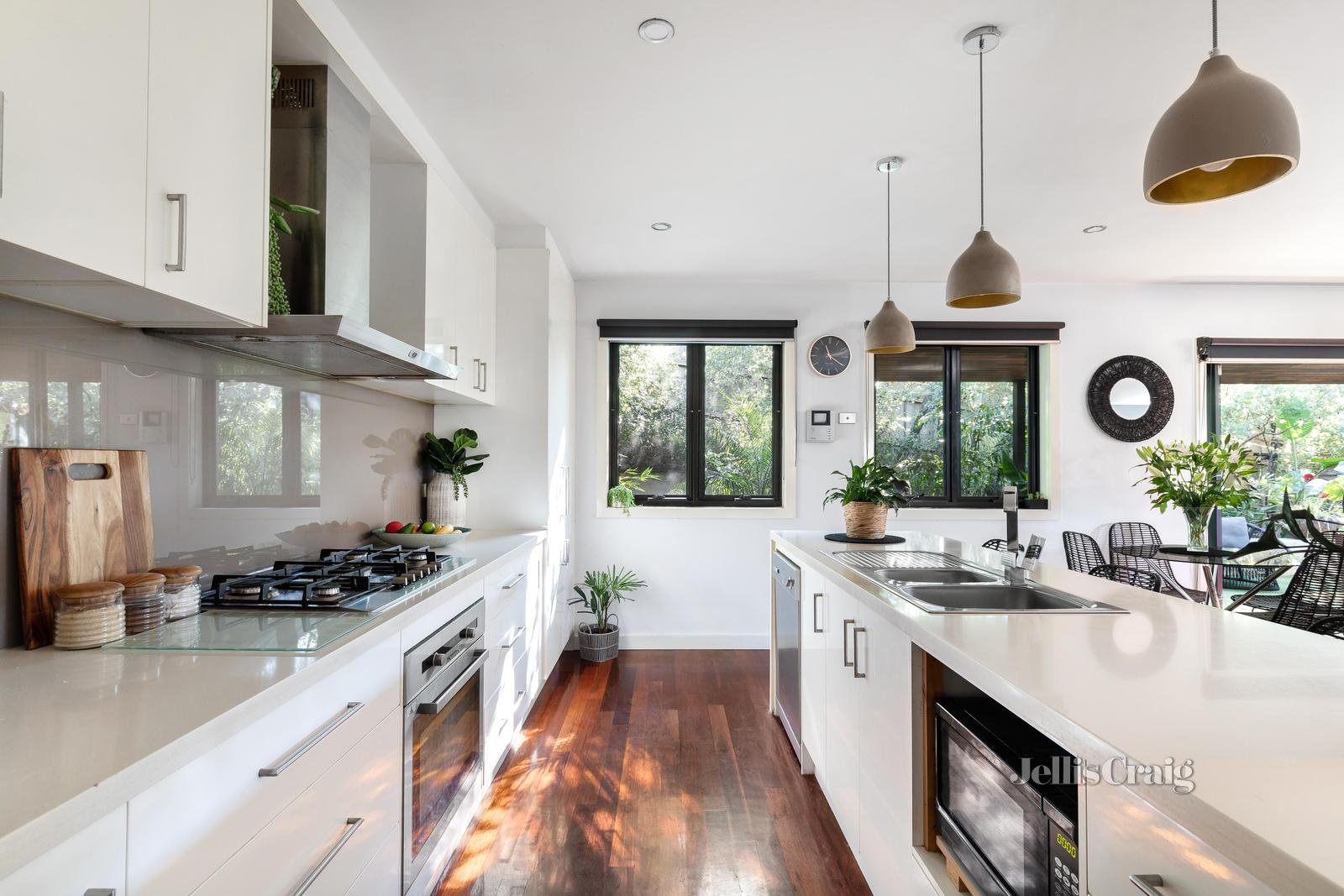 8/15 Karingal Drive, Montmorency image 6