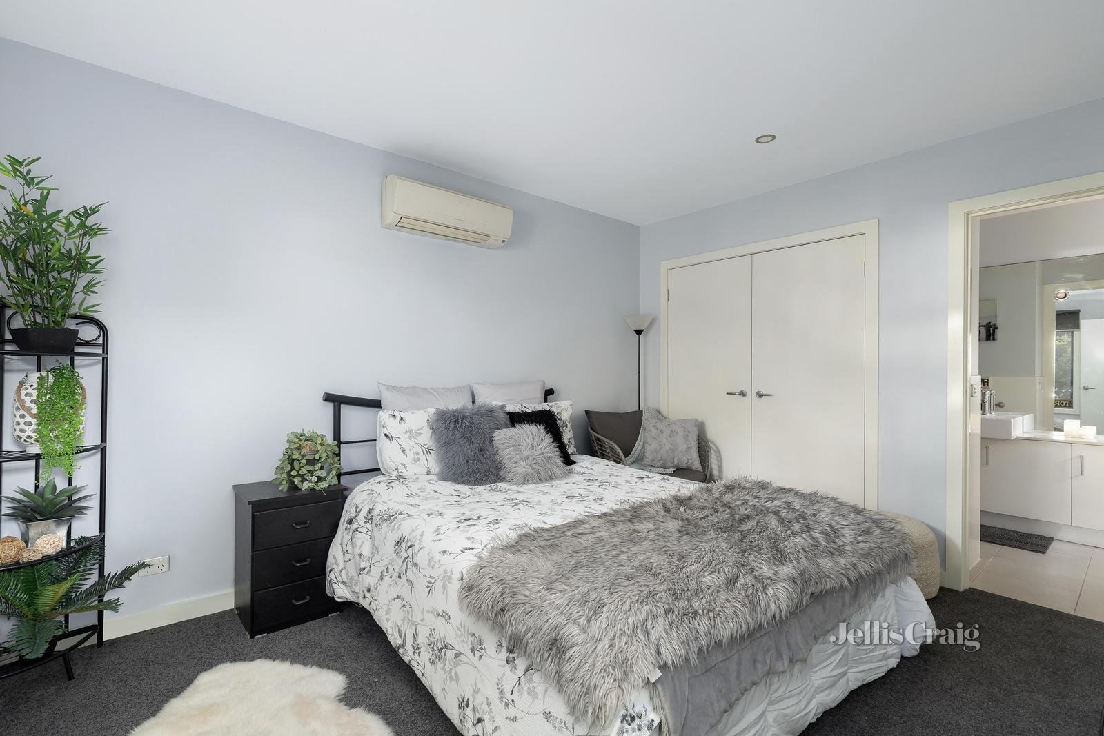 8/15 Karingal Drive, Montmorency image 9