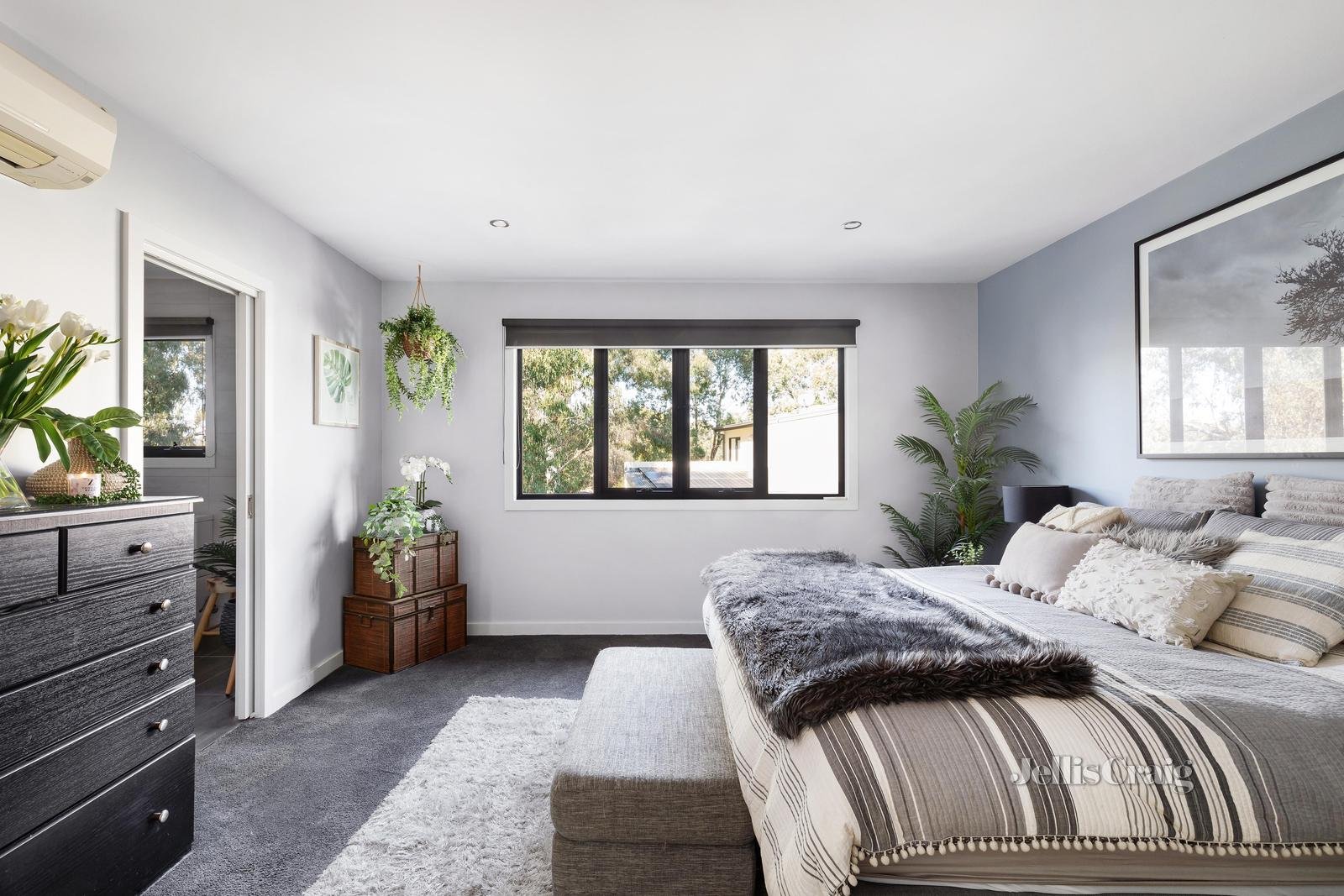 8/15 Karingal Drive, Montmorency image 13