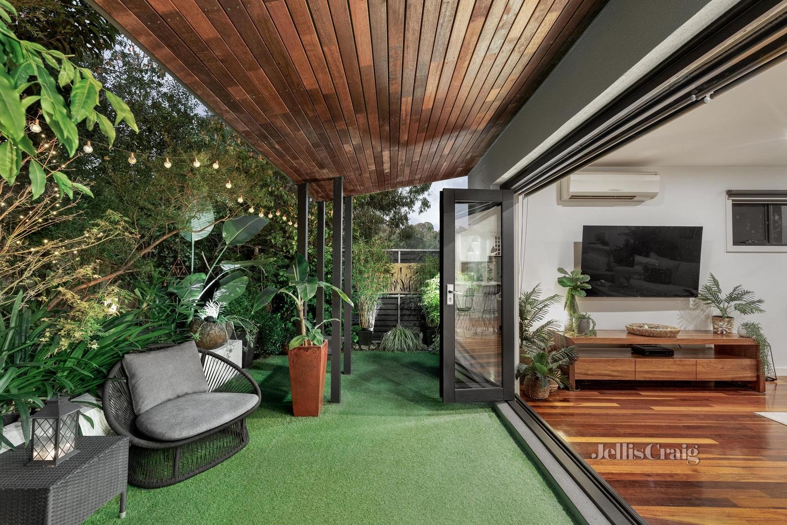 8/15 Karingal Drive, Montmorency image 16