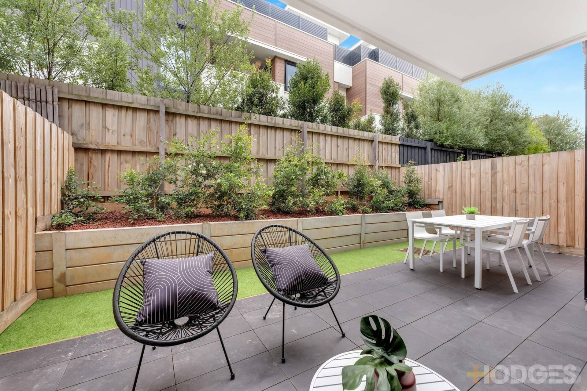 8 / 15 Major Street Highett