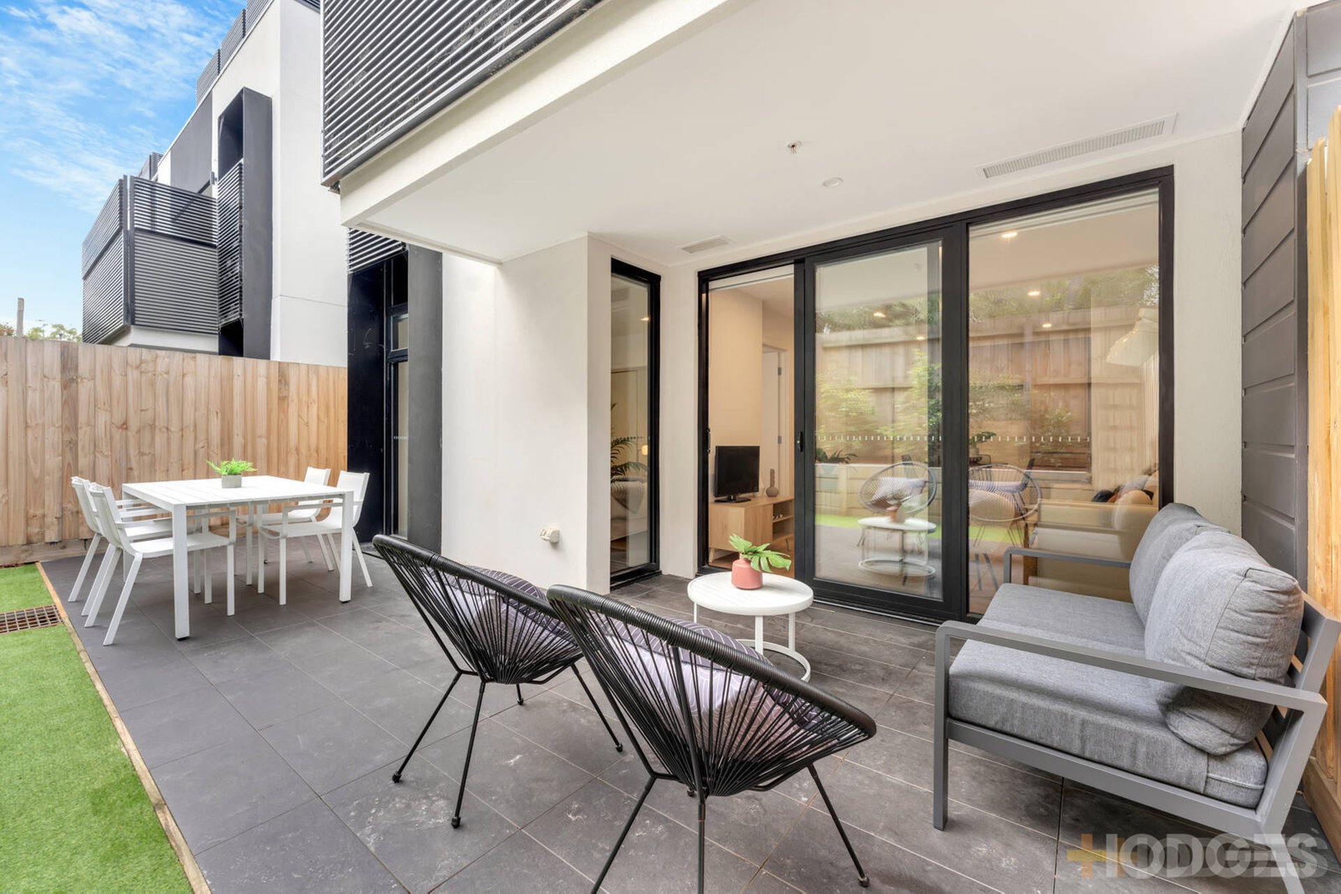 8 / 15 Major Street Highett