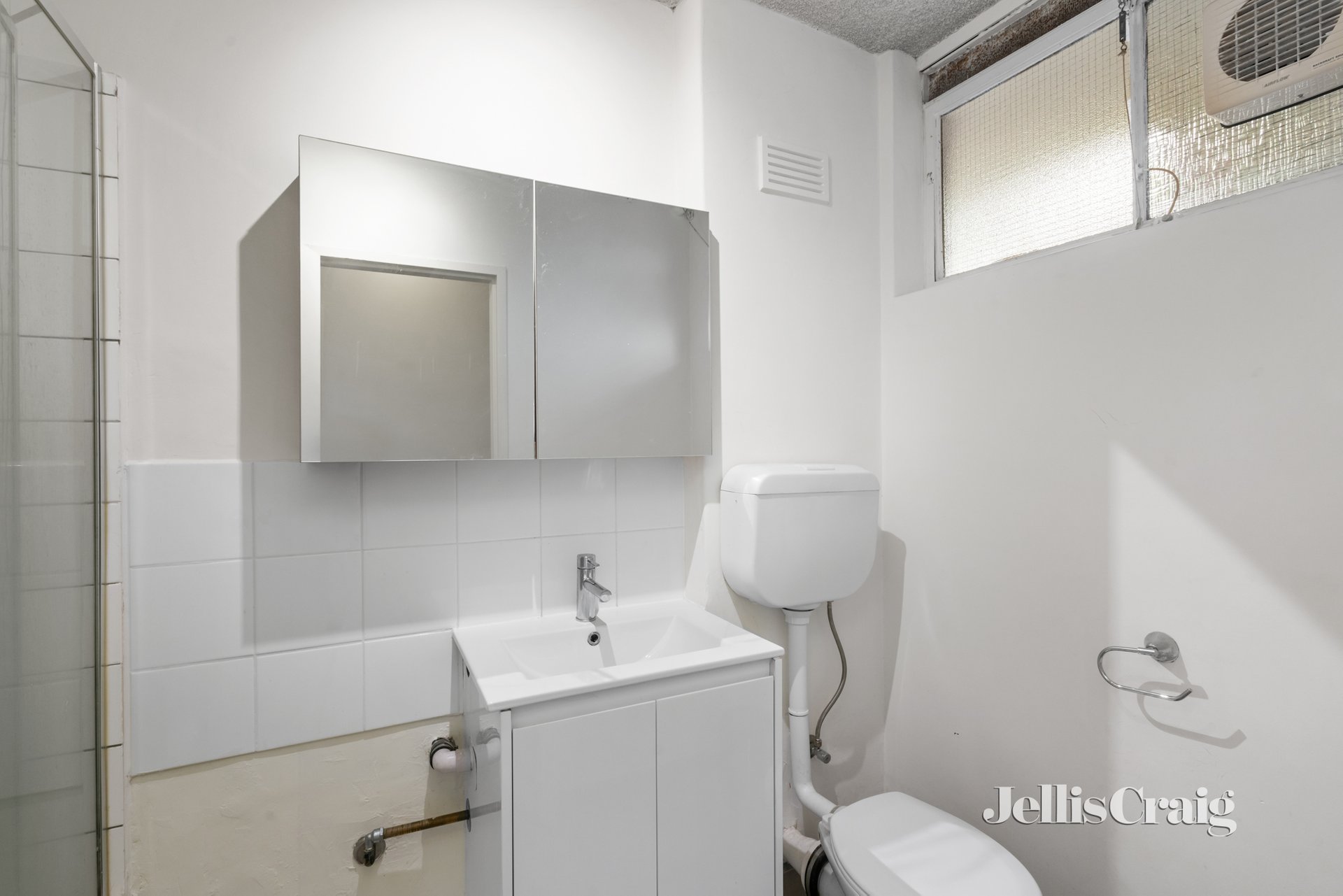 8/15 McKinley Avenue, Malvern image 6