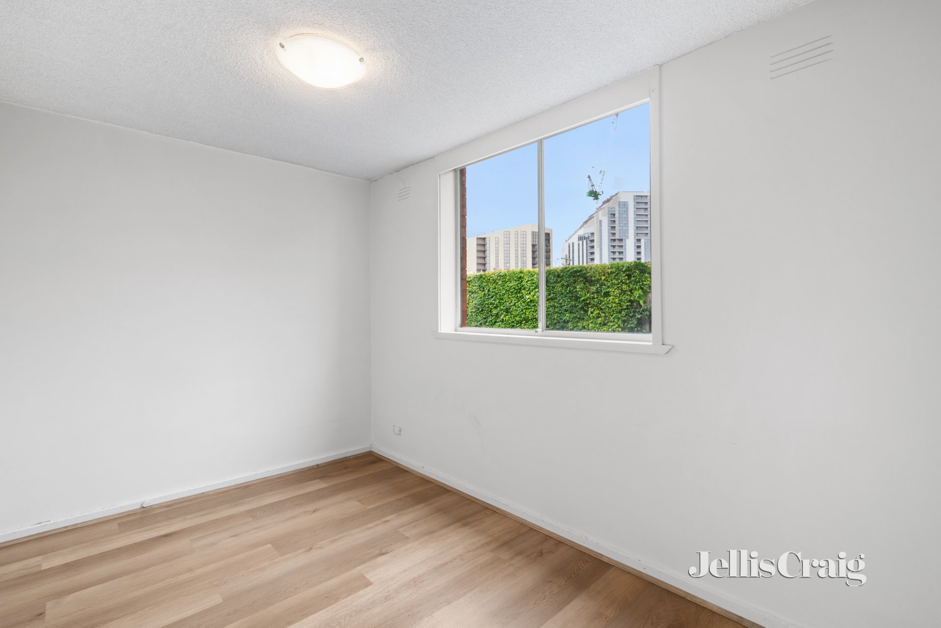 8/15 McKinley Avenue, Malvern image 4