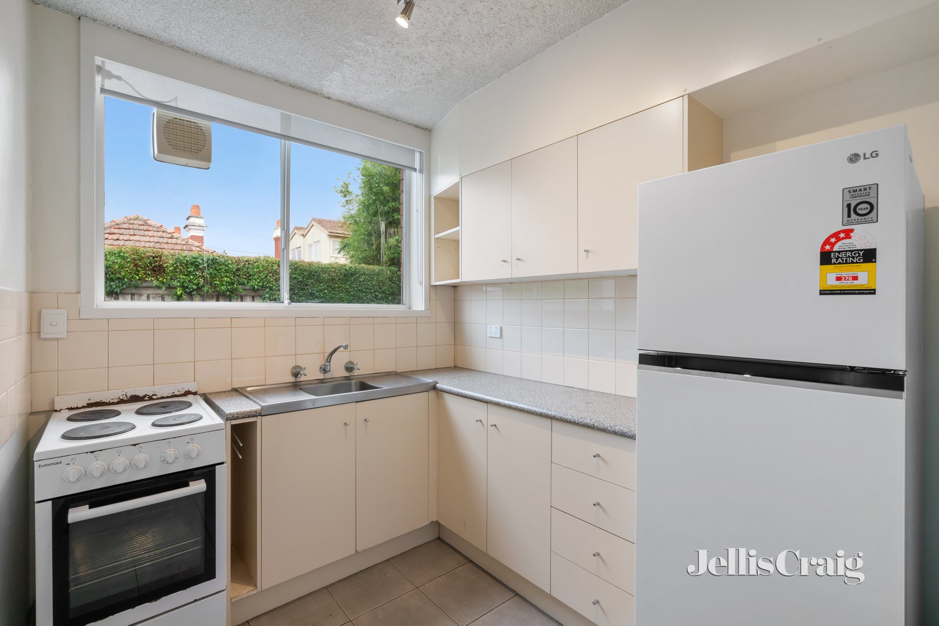 8/15 McKinley Avenue, Malvern image 5