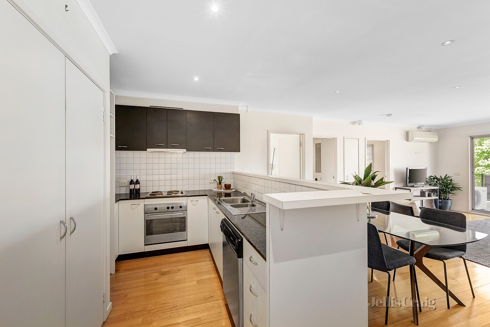 8/1537 Malvern Road, Glen Iris image 2