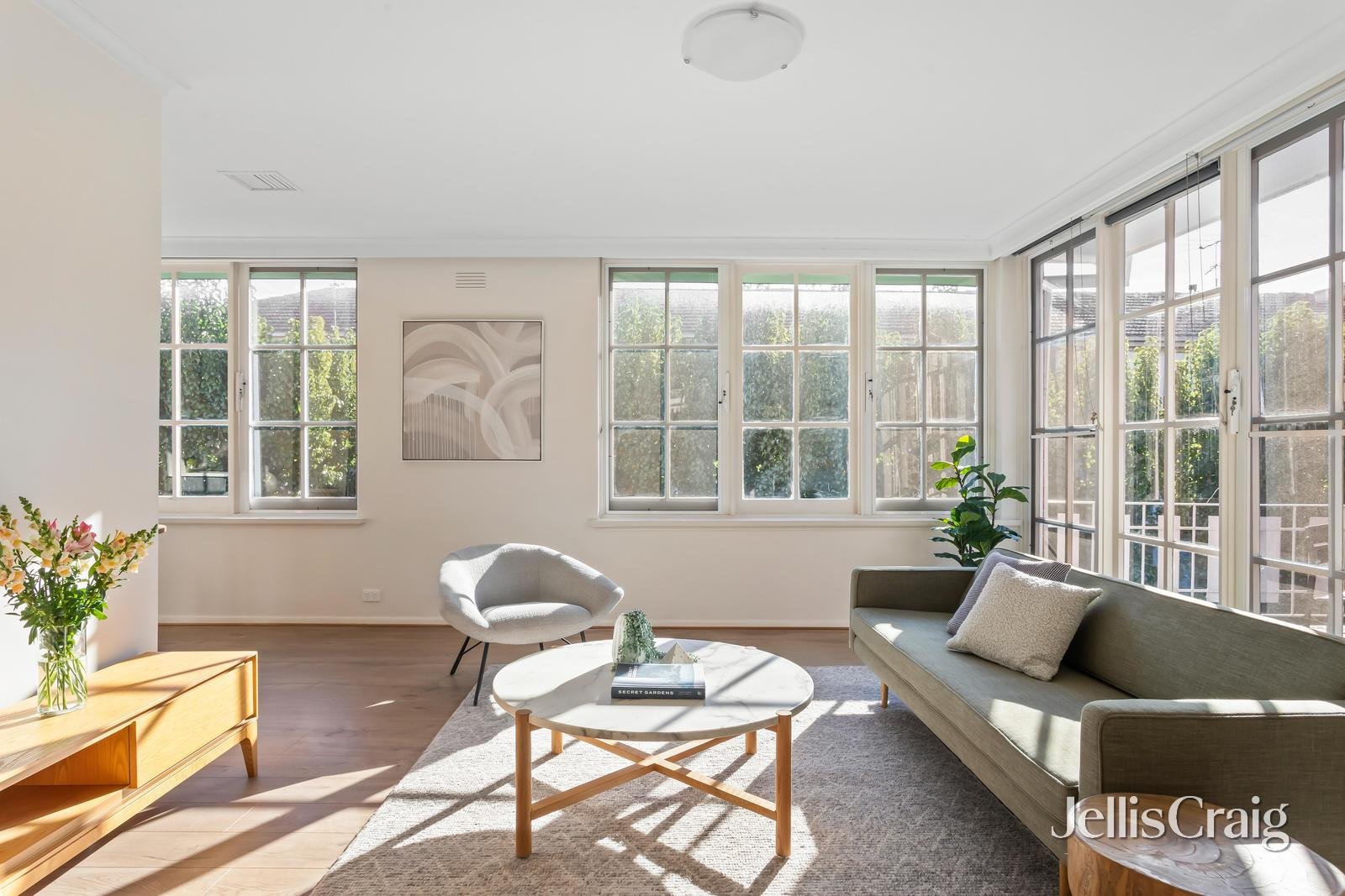 8/16 Springfield Avenue, Toorak image 1